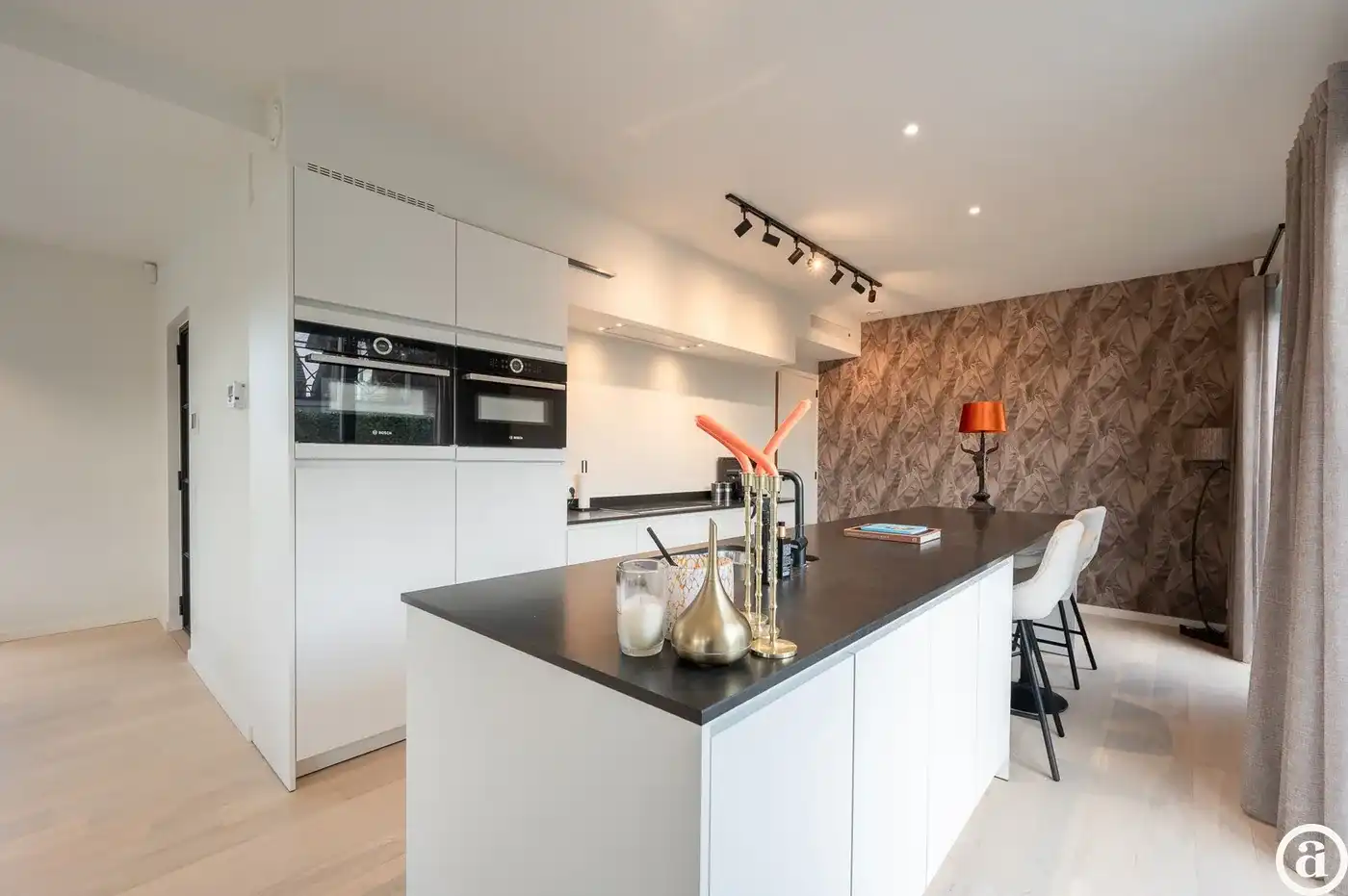 Alleenstaande moderne villa gelegen in een rustige residentiële omgeving te Knokke.  foto 6