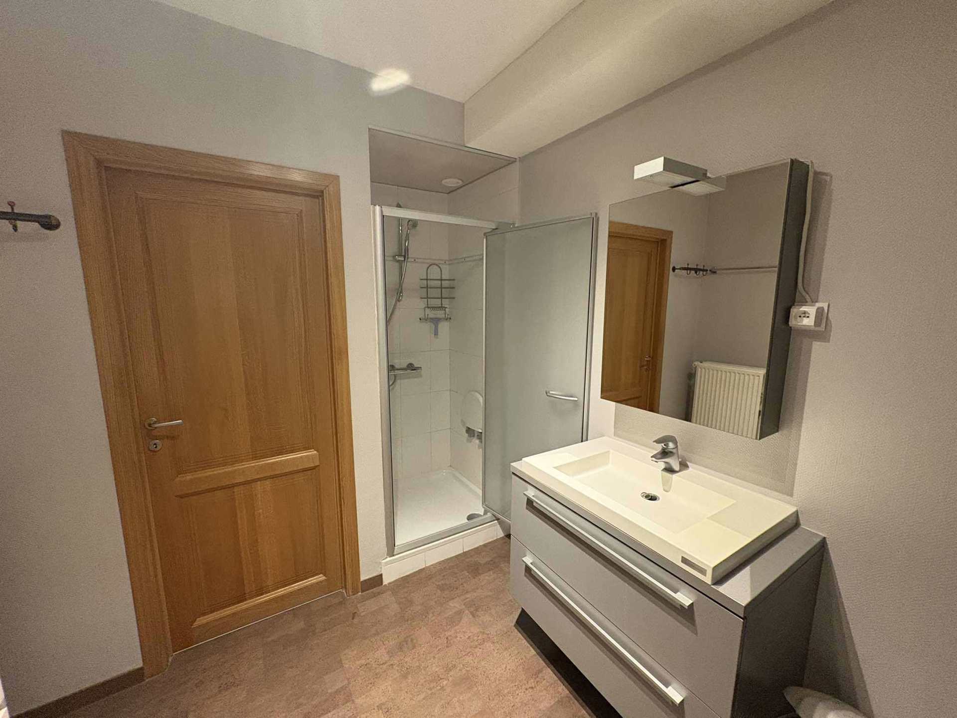 Ruim appartement met autostaanplaats foto 9