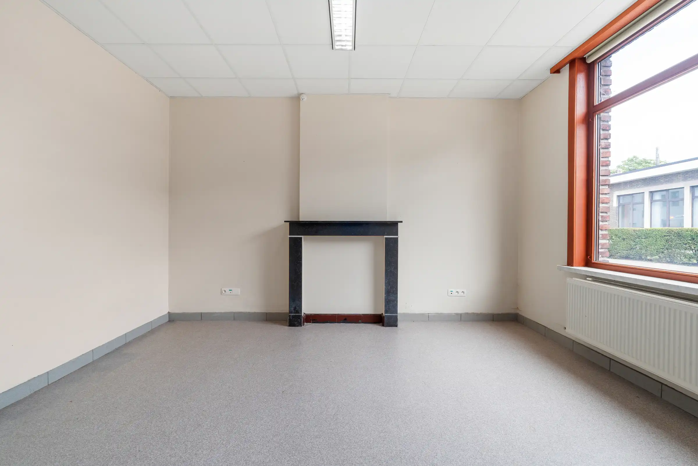 Voormalige pastorij op 520 m² met garage foto 5