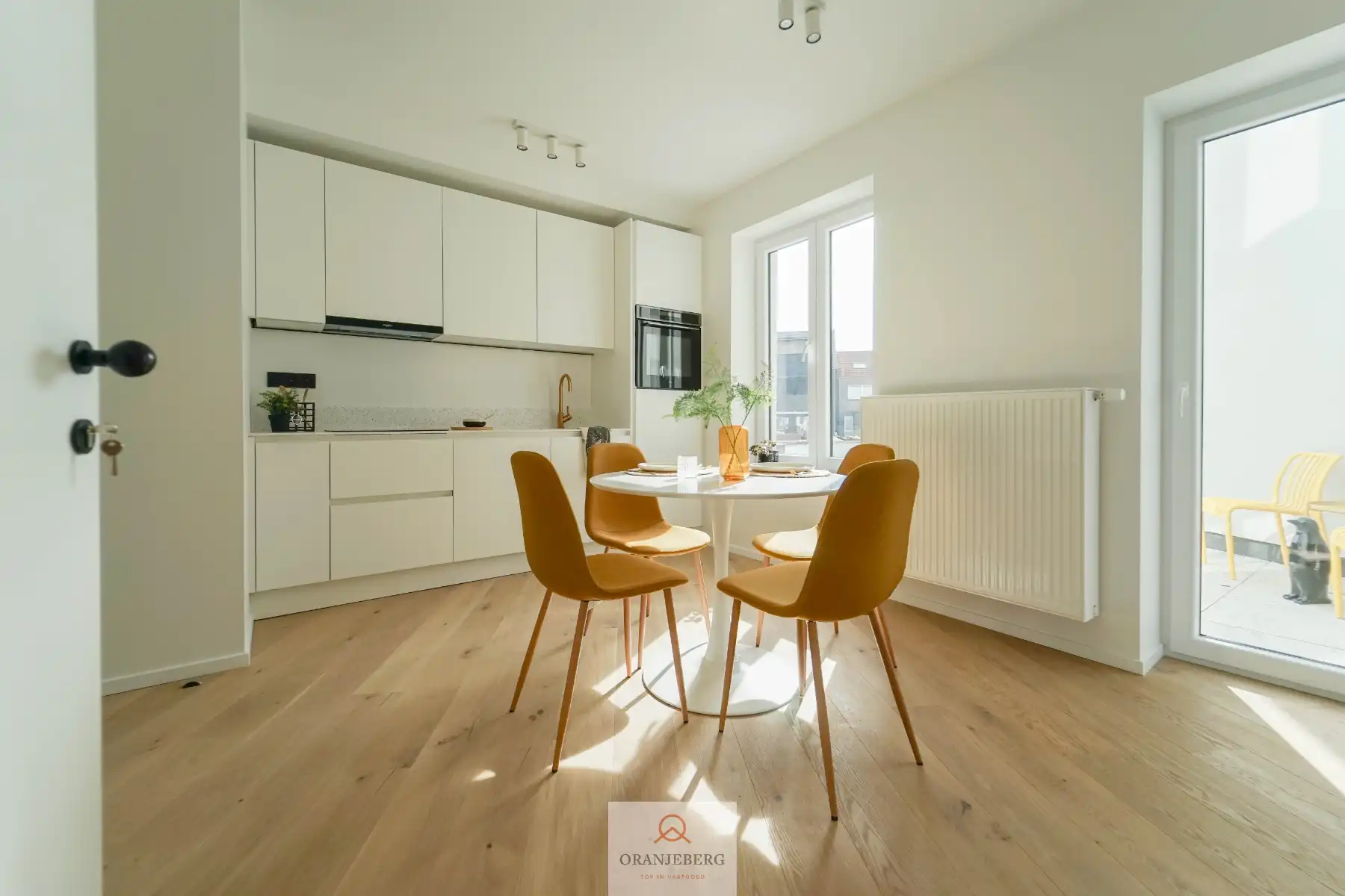 Gerenoveerd, energiezuinig 2 slpk appartement met terras! foto 10