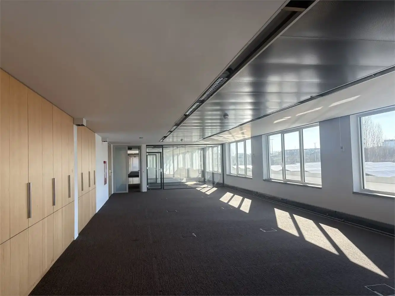 UNIEKE KANTOREN MET PARKING EN VERSCHILLENDE OPPERVLAKTES foto 33