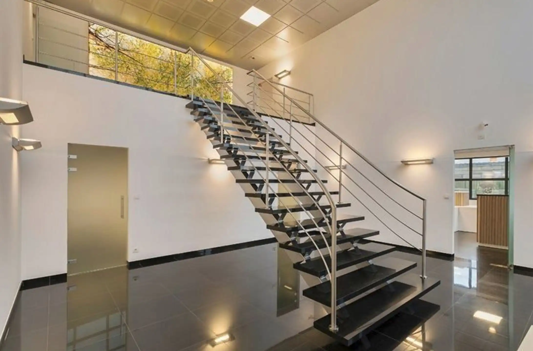 Zichtlocatie E17 met Magazijn, Kantoor & Woonst te Kruisem foto 8