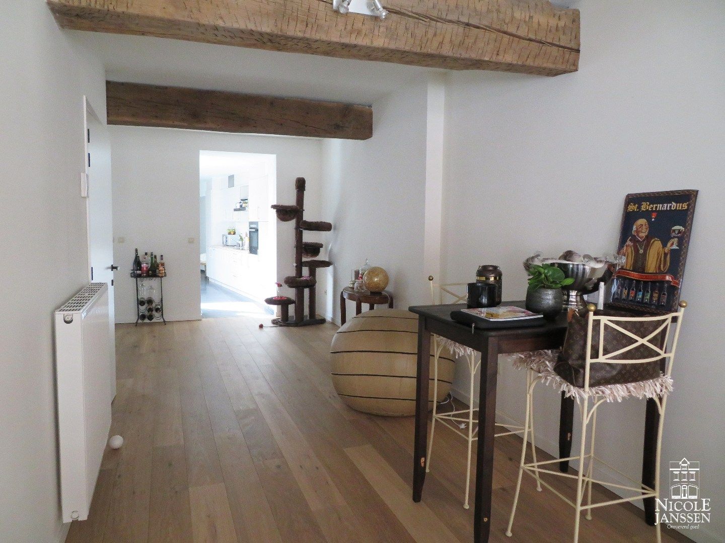 Trendy appartement met gezellig binnenterras en lift in het hartje van Maaseik foto 6