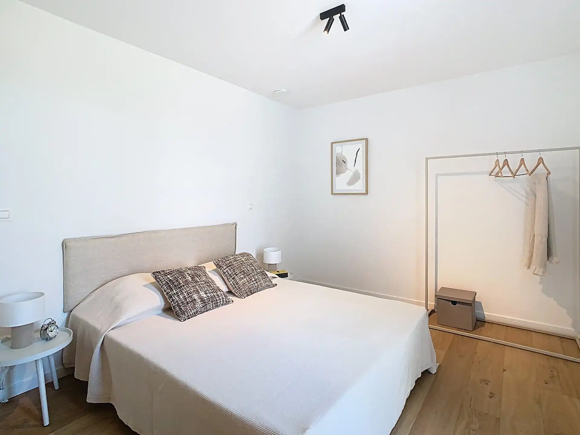 Moderne halfopen gezinswoning met 3 slaapkamers, ruime tuin en garage foto 11