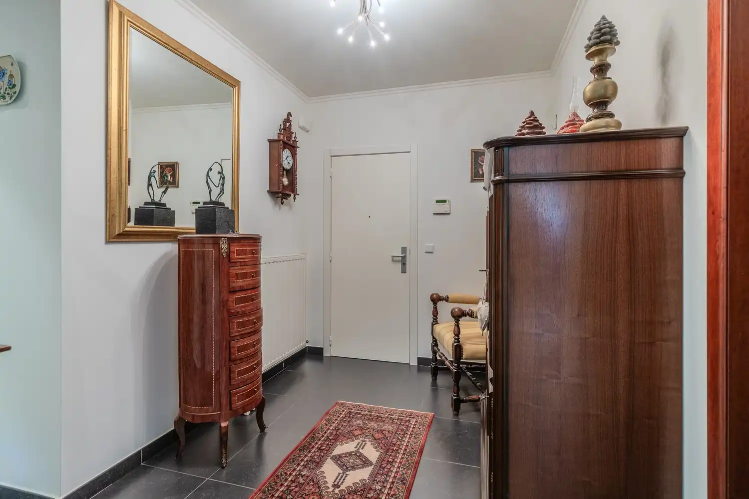 Gelijkvloers appartement met twee slaapkamers en garage in hartje Lanaken foto 4