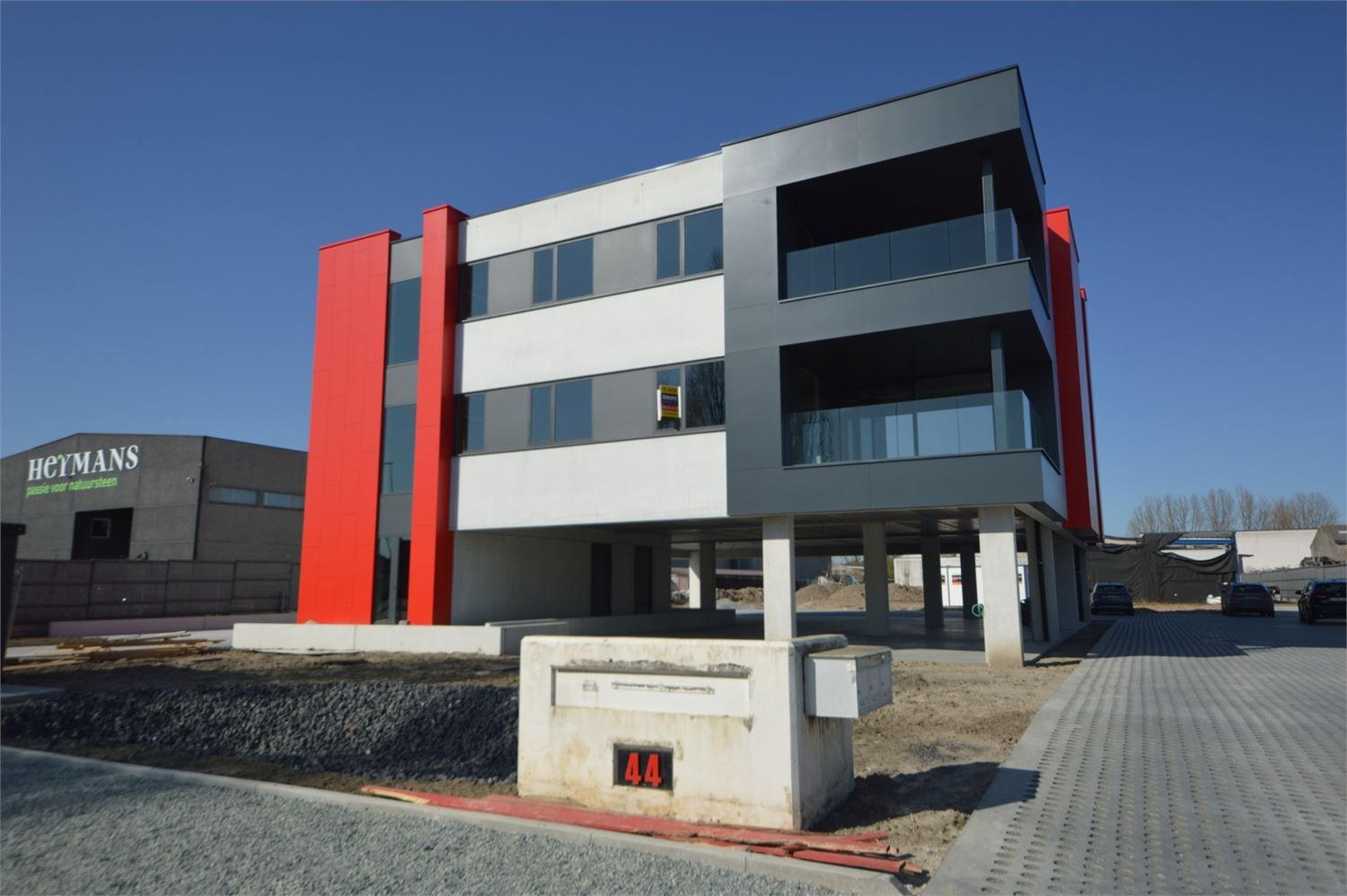 NIEUWBOUWKANTOREN MET PARKING NABIJ E40 foto 32