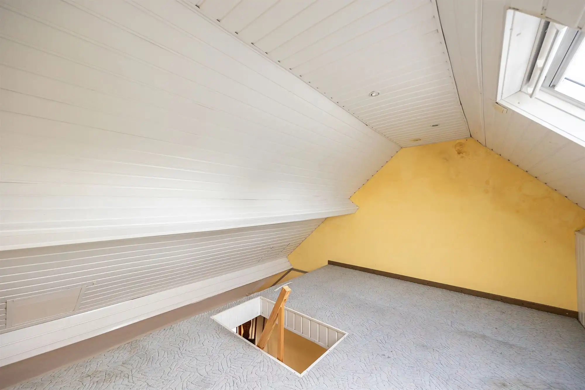 Gezinswoning met drie slaapkamers, tuin en garage foto 12