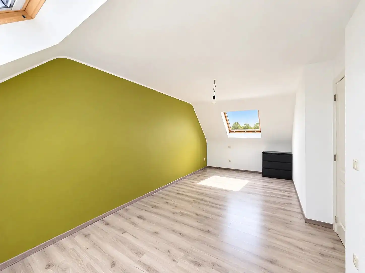 Zeer ruim duplex appartement met mogelijk 4 slaapkamers, ruim terras en garage vlakbij het centrum. foto 20
