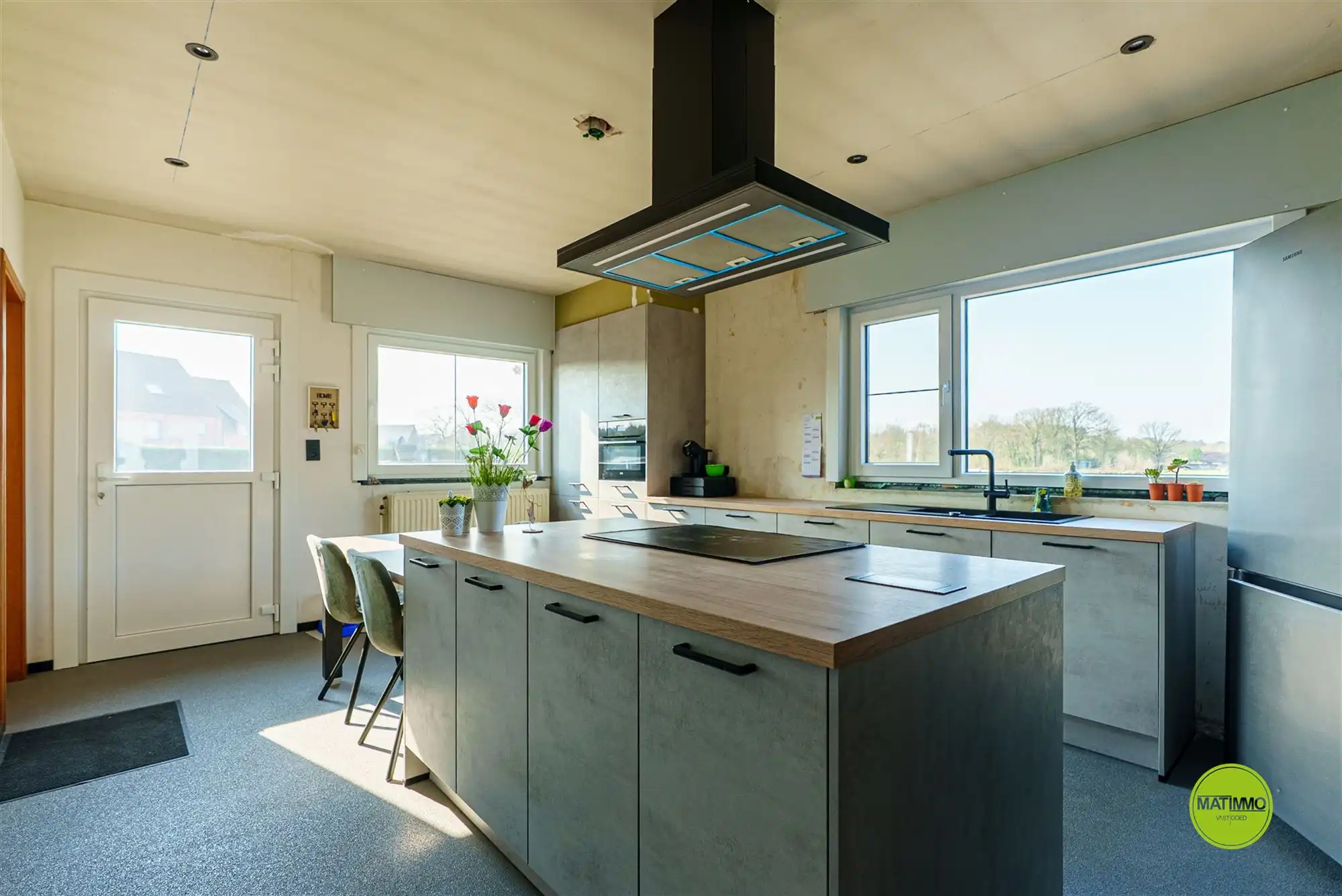 Gerenoveerde, instapklare gezinswoning met 5 slaapkamers foto 3