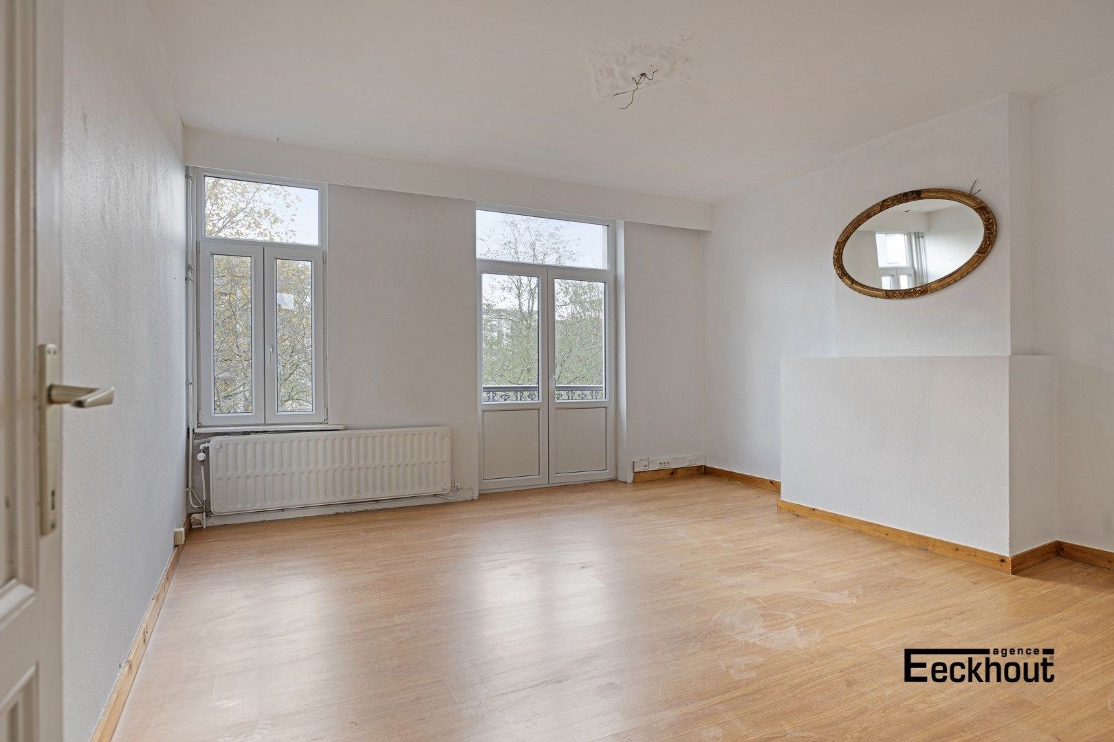 Uniek en ruim (351 m²) herenhuis met garages op topligging te Oostende ! foto 21