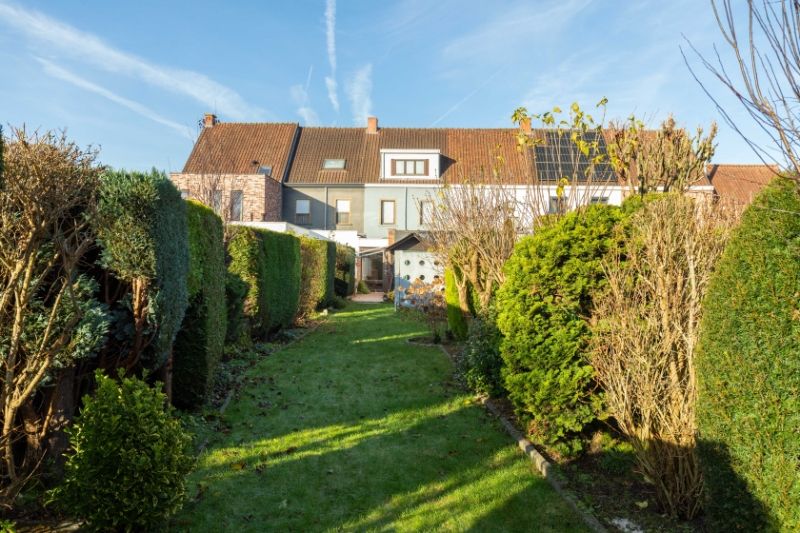 Roeselare - Starterswoning met voldoende kamers en leuke tuin foto 17