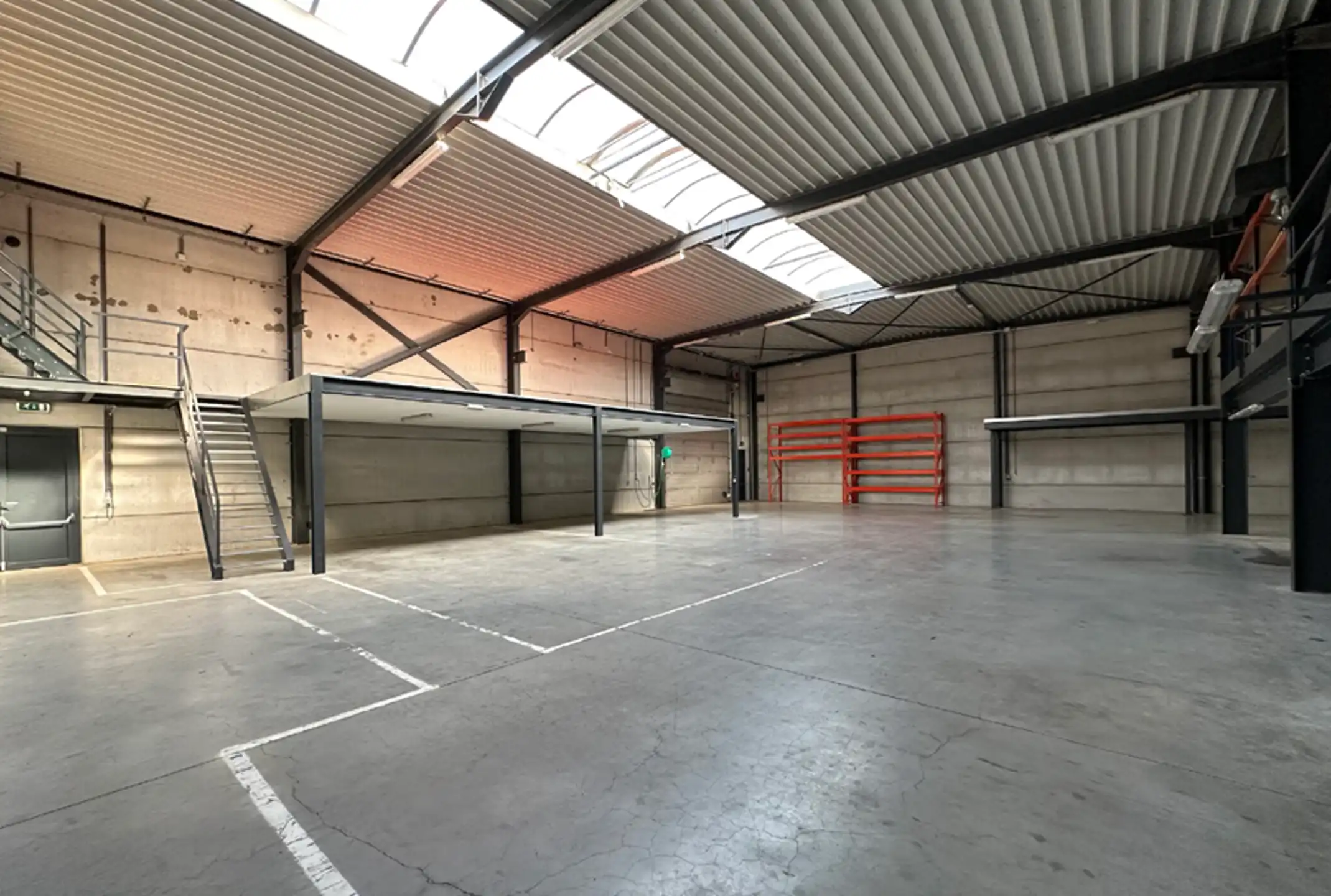 Bedrijfspand met Magazijn, Kantoren & Woonst op Topzichtlocatie E17 – Kruisem foto 3