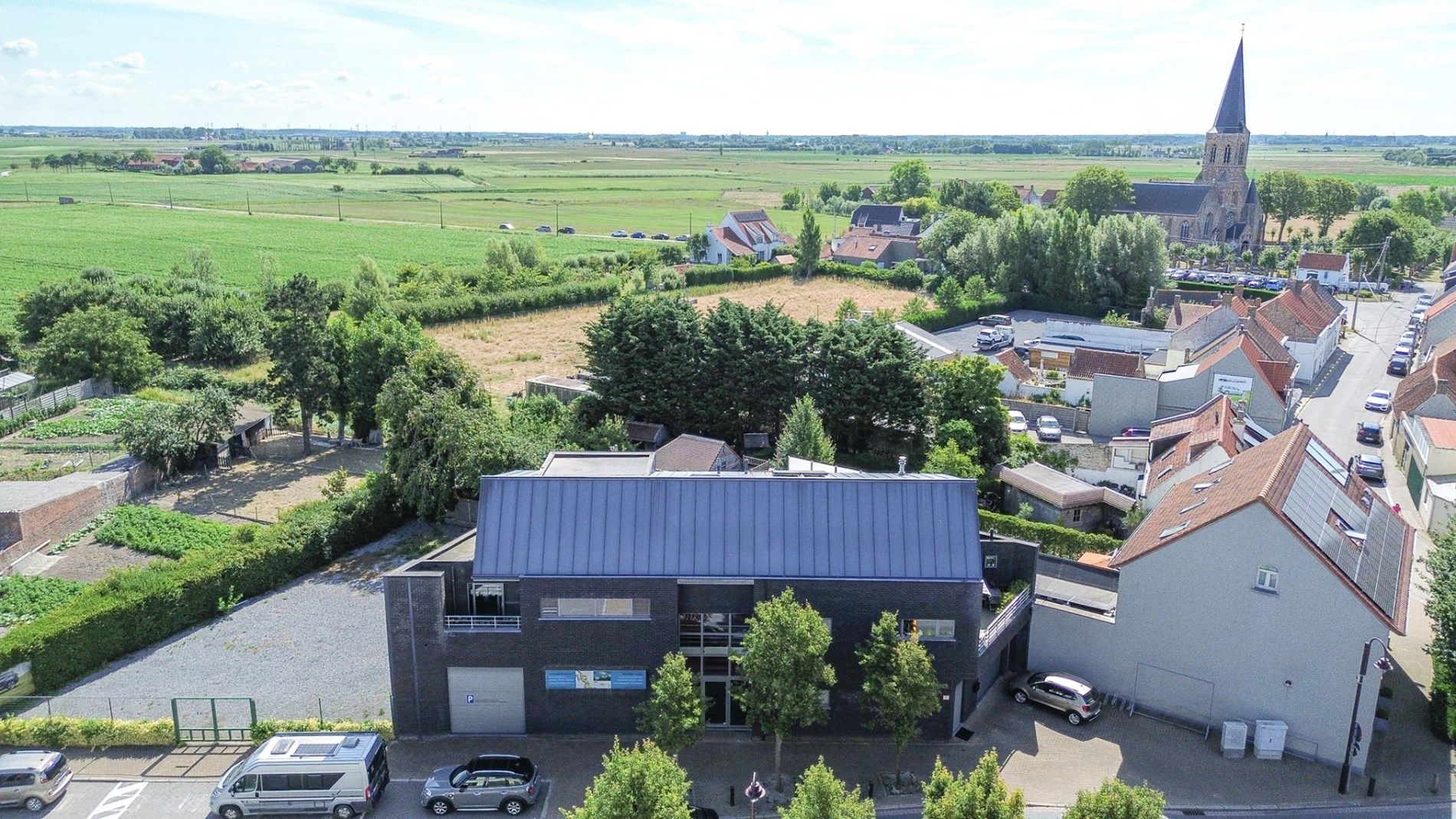 Volledig gerenoveerd appartement met terras te koop in Klemskerke (De Haan) foto 3