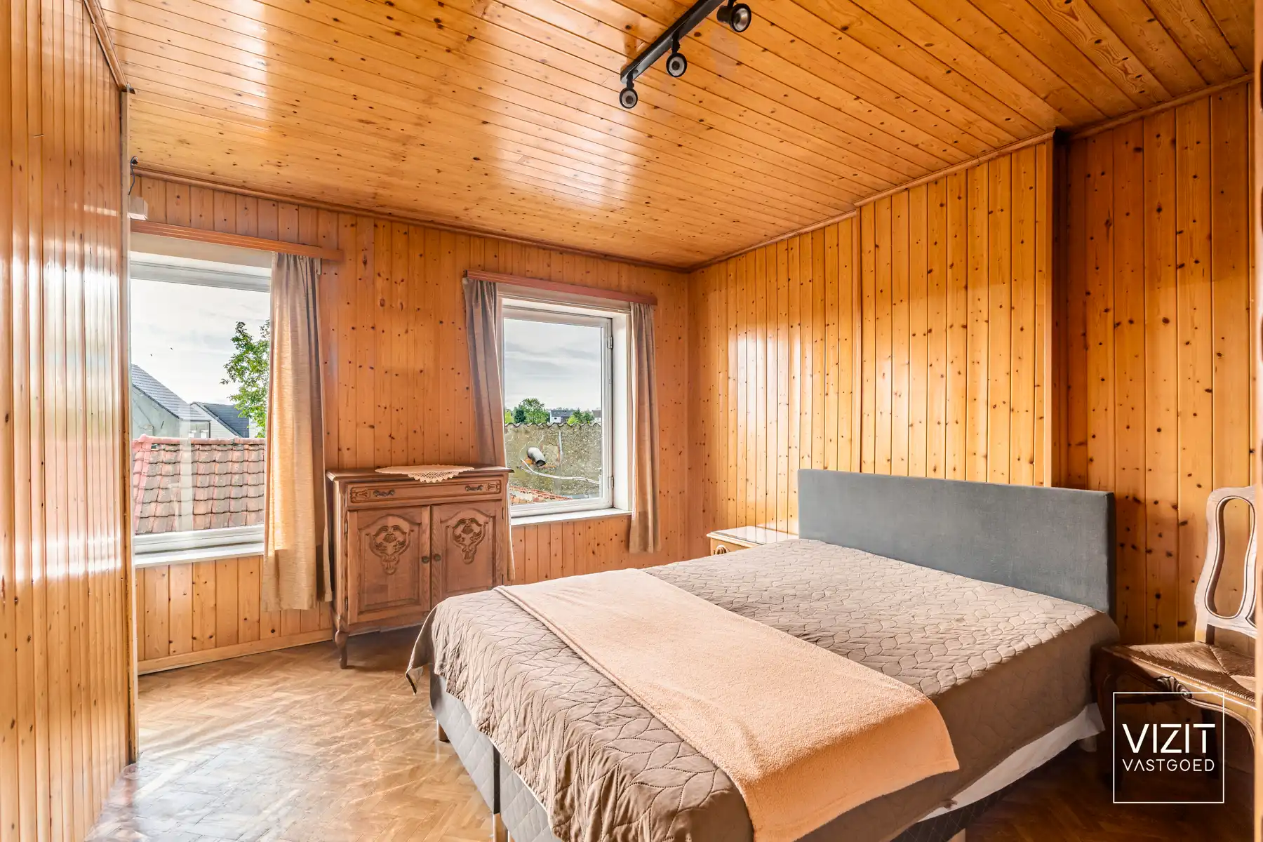 Te renoveren woning met ruime garage en tuin! foto 12