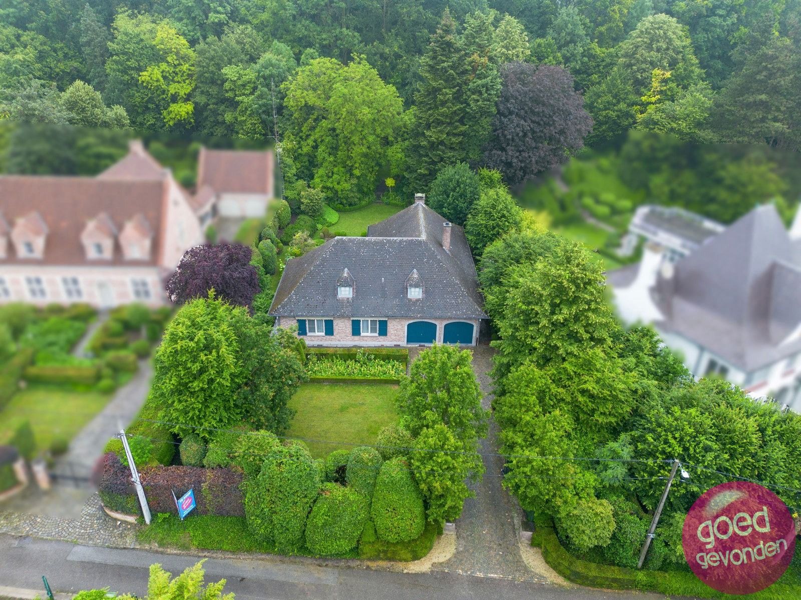 Hoofdfoto van de publicatie: Villa OB - 4 slk - 2 garages - terras - tuin - rustig