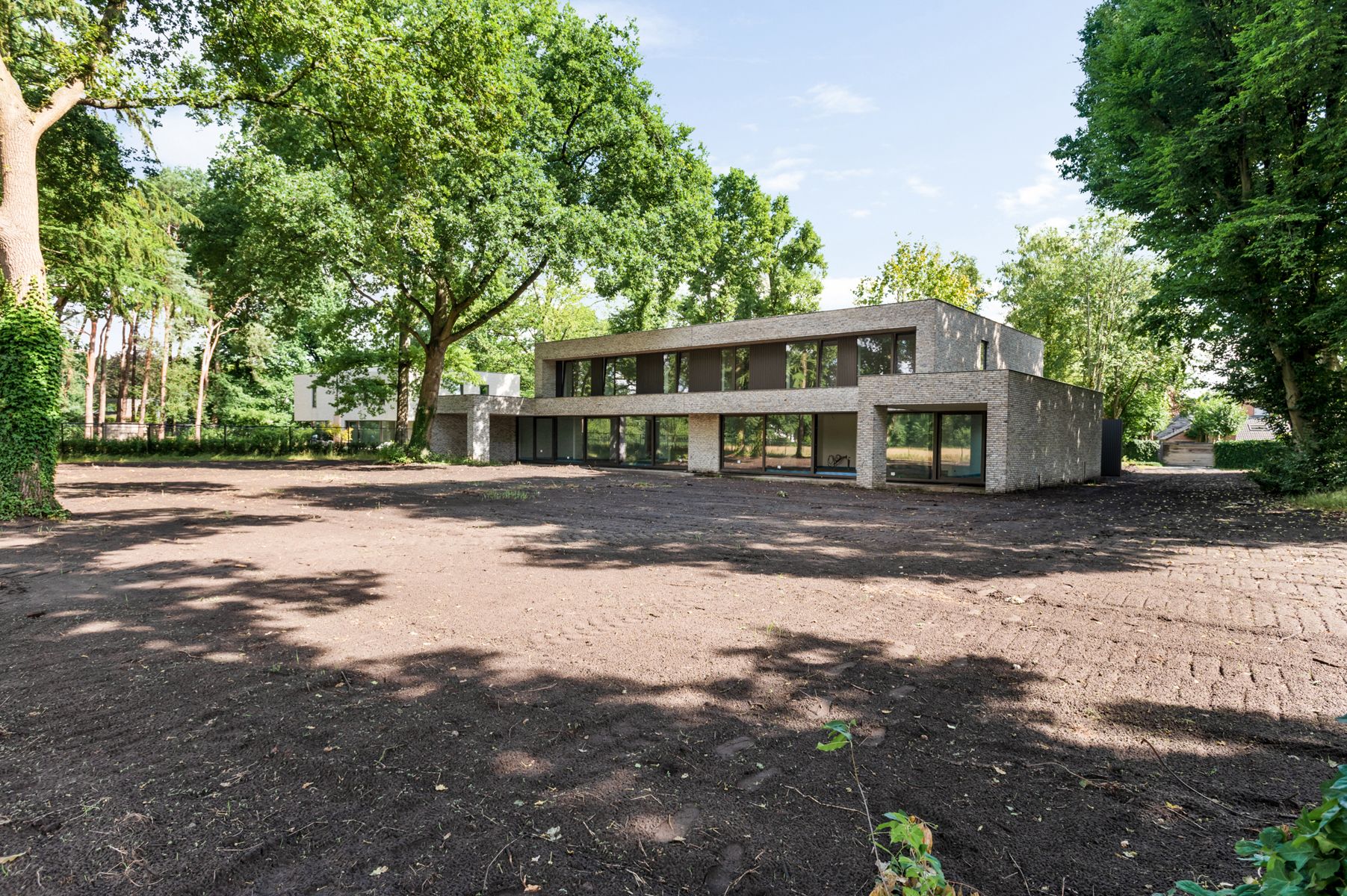 Nieuwbouw koppelvilla op toplocatie op ca. 1599 m². foto {{pictureIndex}}