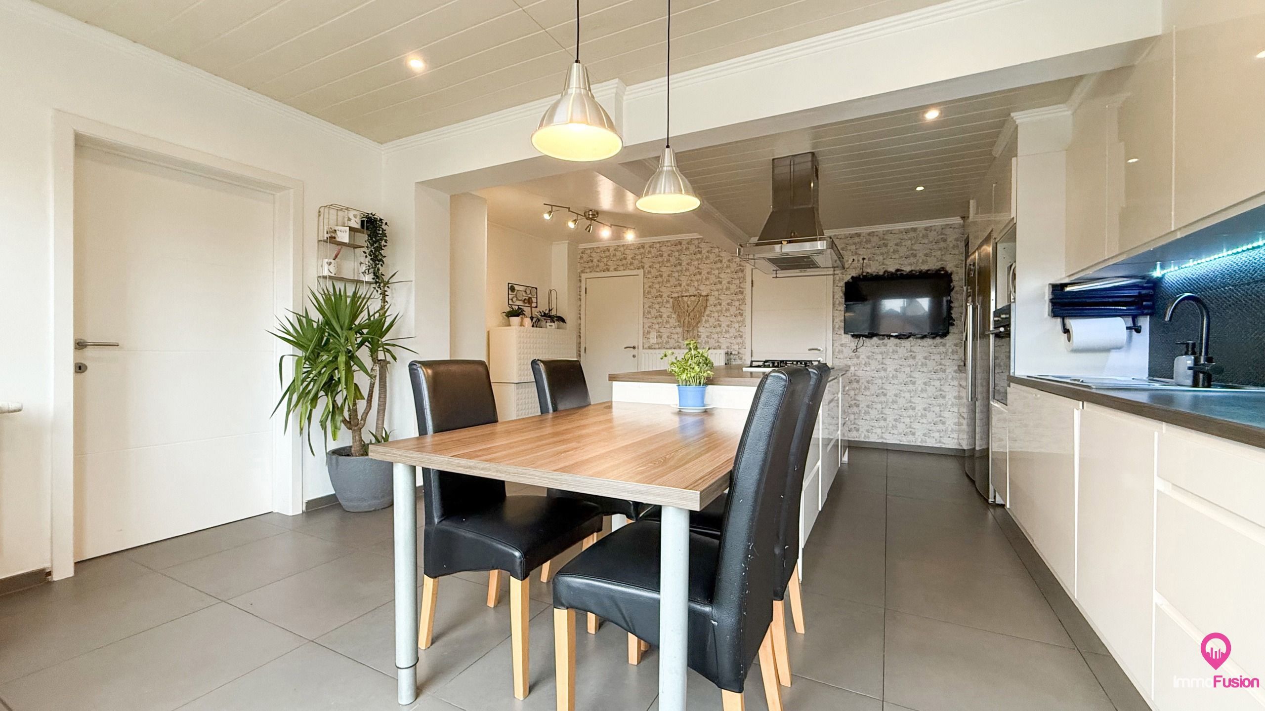 Ruime woning met mogelijkheid tot zelfstandige activiteit! foto 12