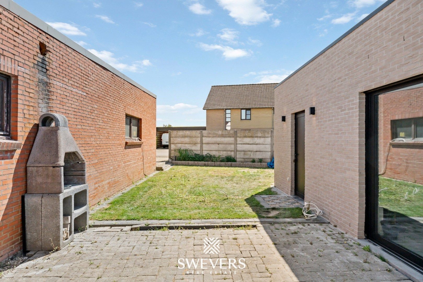 Instapklare, volledig gerenoveerde woning met zonnige tuin en grote garage foto 21