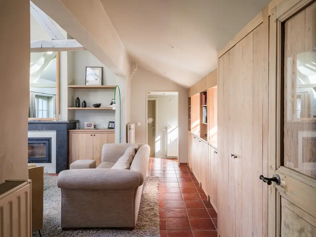 Karaktervolle hoeve met 5 slaapkamers en 4 badkamers, discreet gelegen op de tweede bouwlijn in een groene omgeving. foto 23