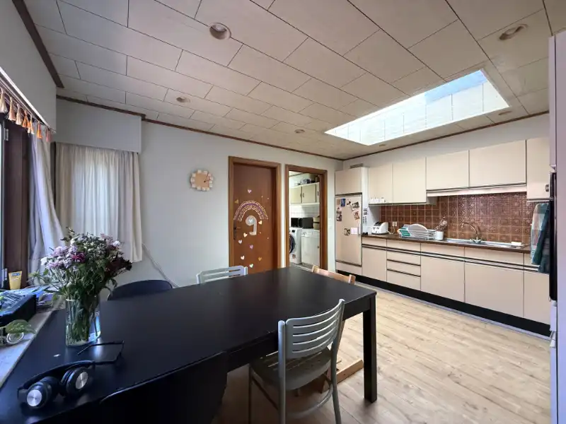 Ruime woning met tuin en garage op uitstekende ligging foto 7