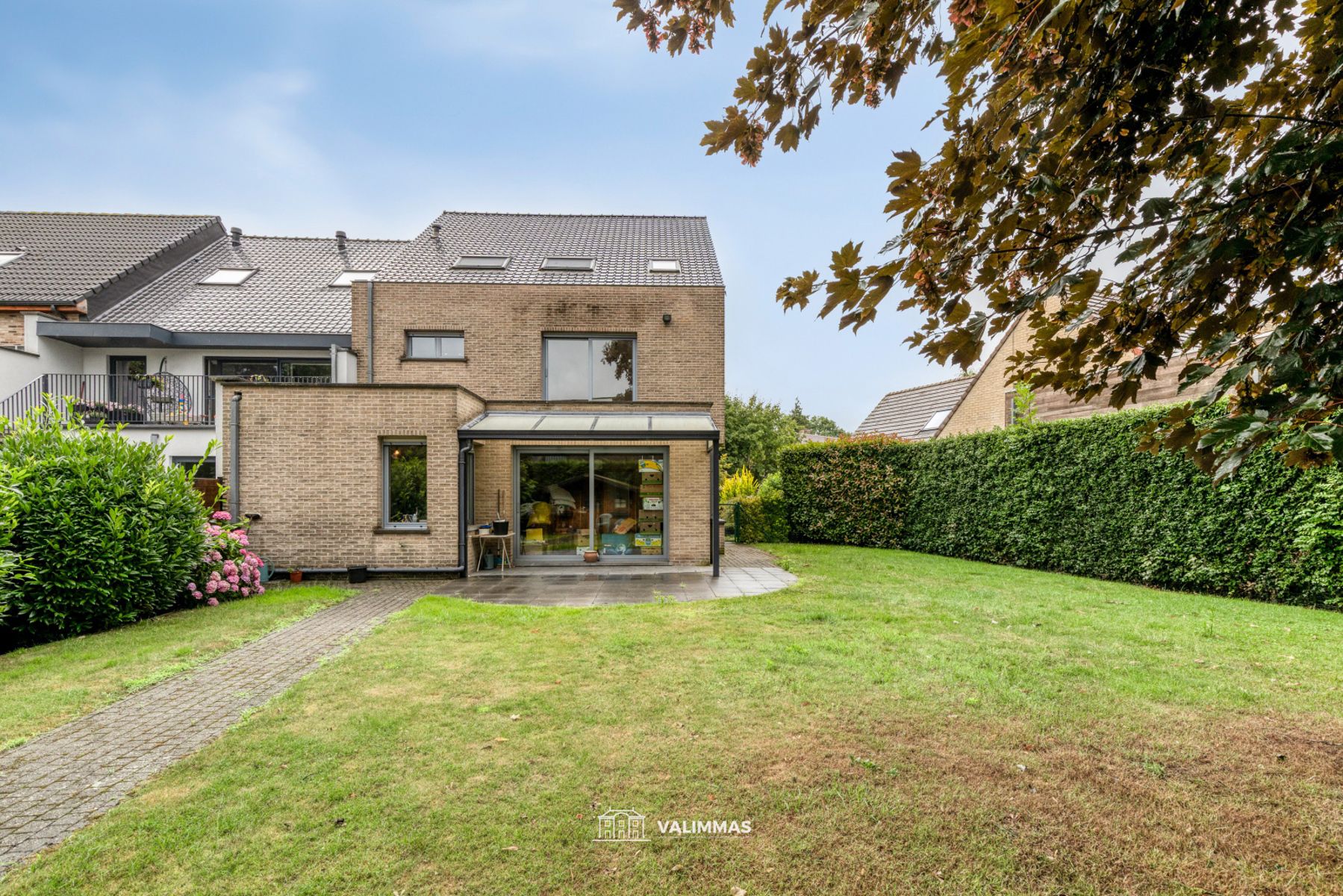 Residentieel gelegen driegevelwoning met garage, tuin...  foto 3