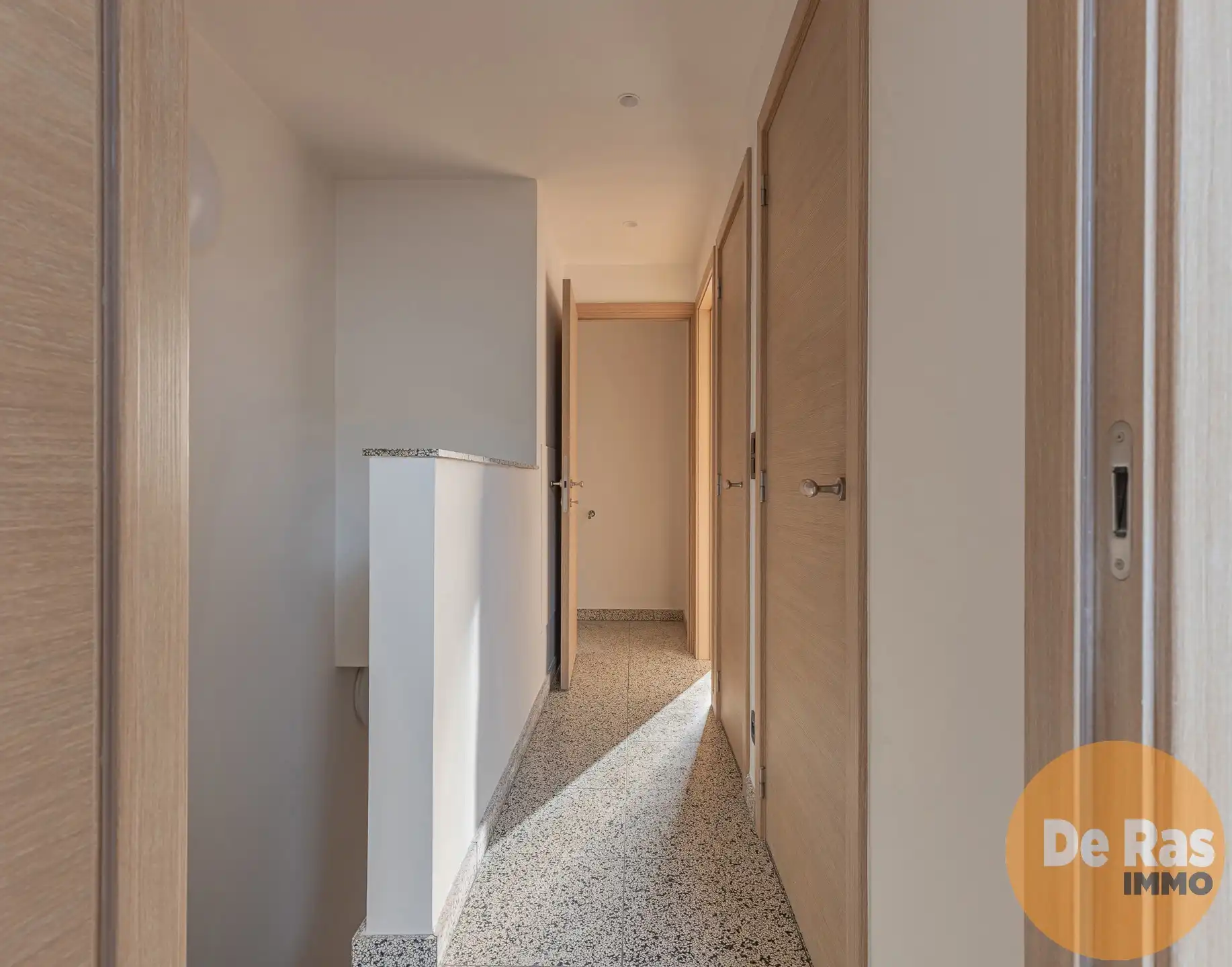 AALST - Kantoorruimte met vernieuwd appartement in centrum foto 17