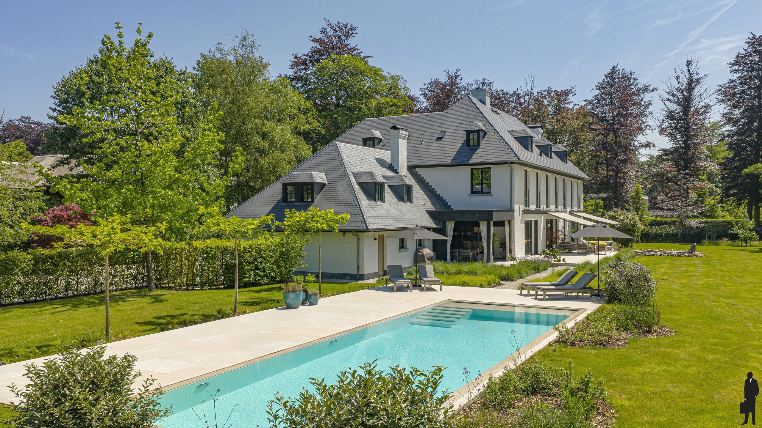 Exclusieve villa met zwembad en bijgebouw op 6.457 m² foto {{pictureIndex}}