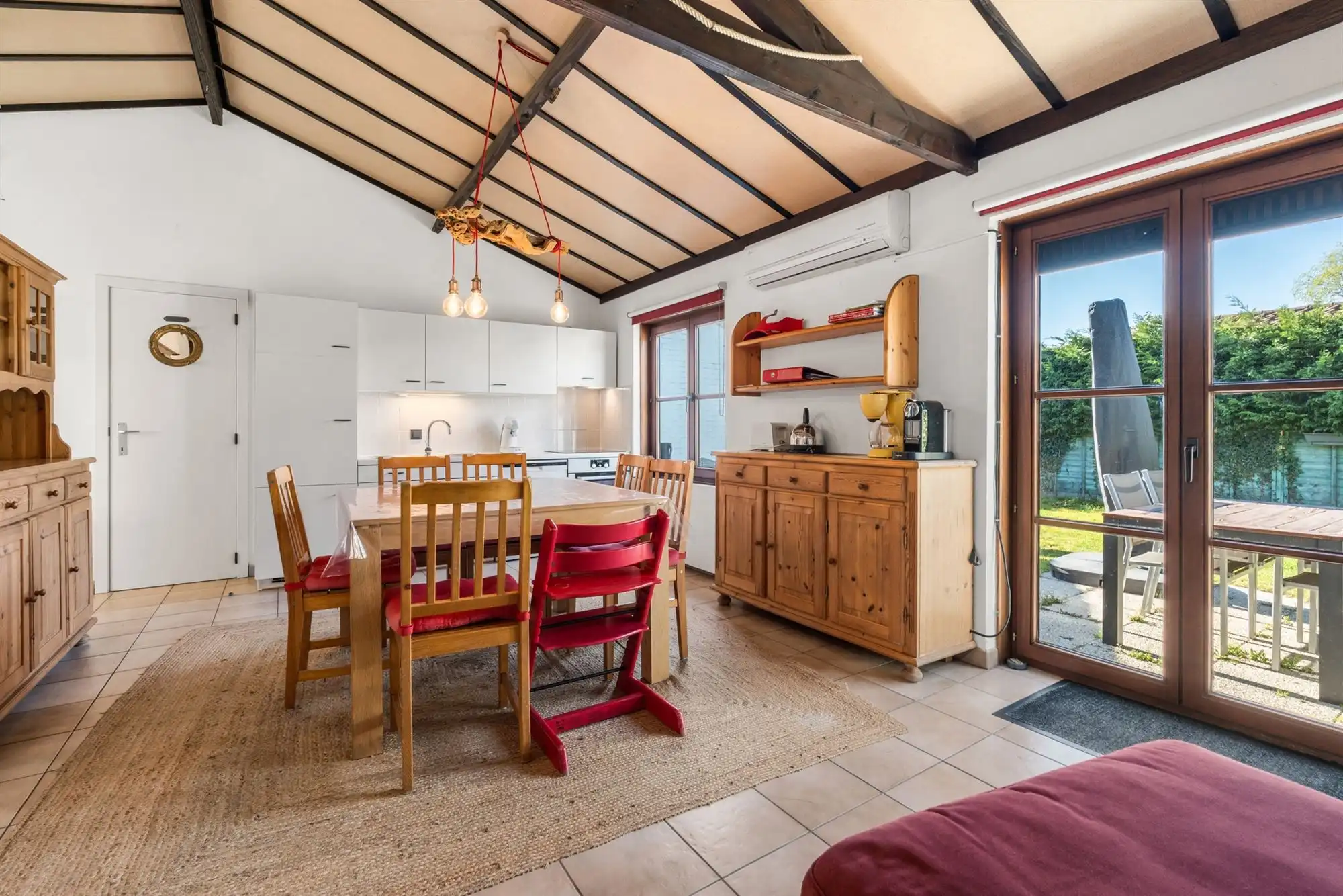 Leuke vakantiewoning met parking in park! foto 8