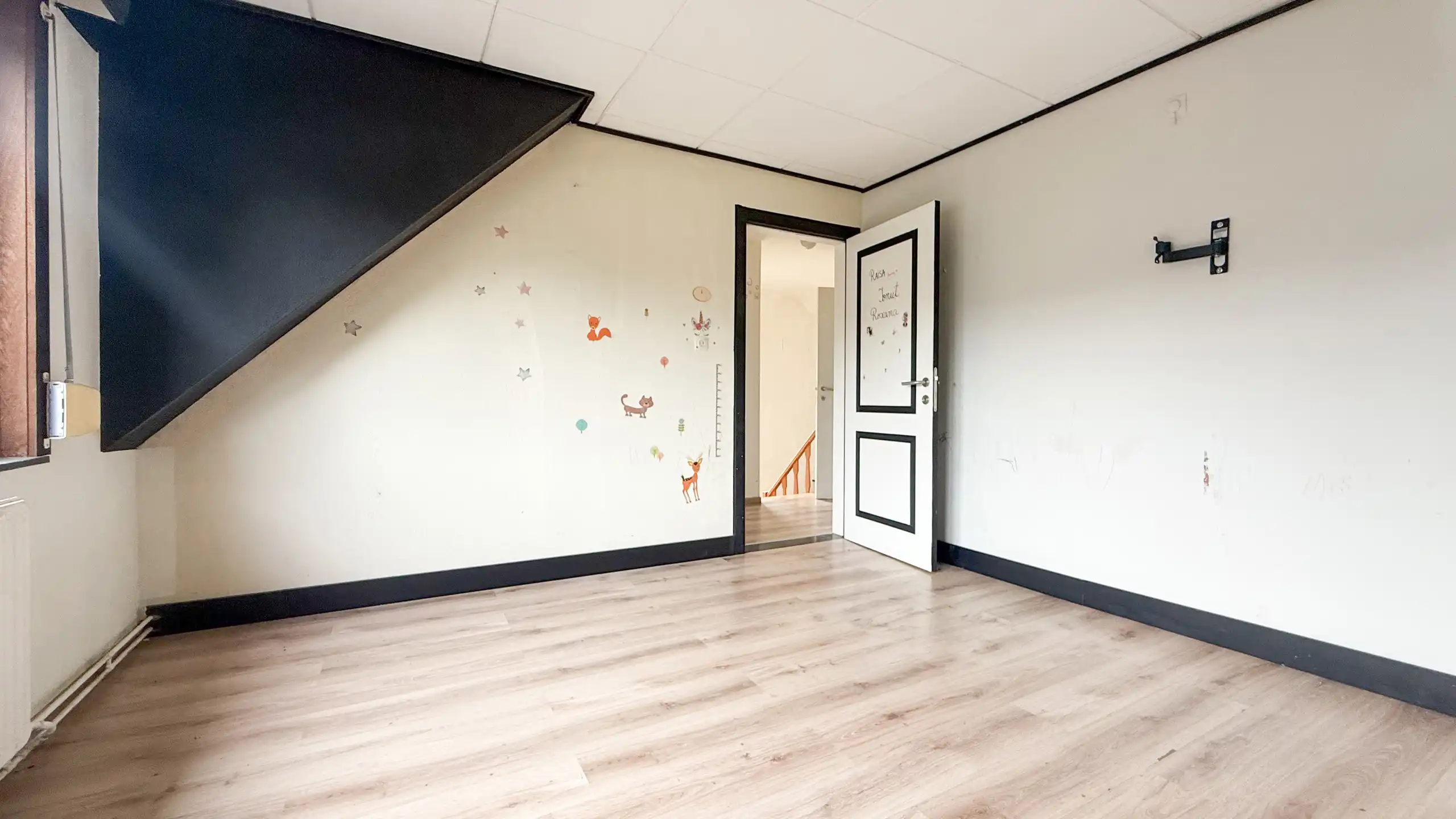 Deels gerenoveerde woning met ruime leefruimte en 3 slpkms! foto 18