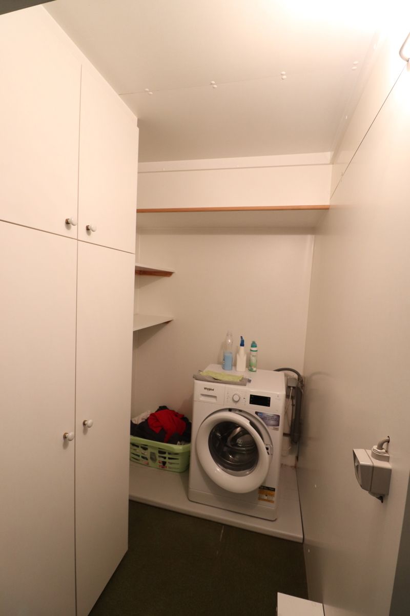 Een appartement op de 1ste verdieping met 2 slaapkamers, garage en tuin.  foto 13