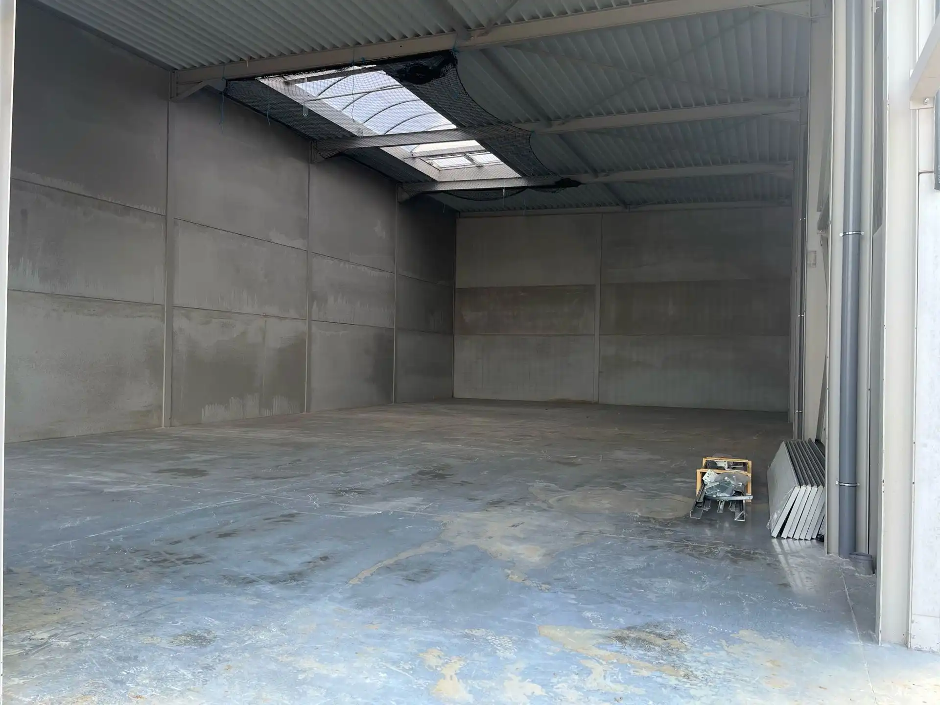 Te huur: magazijn 300m²  foto 2