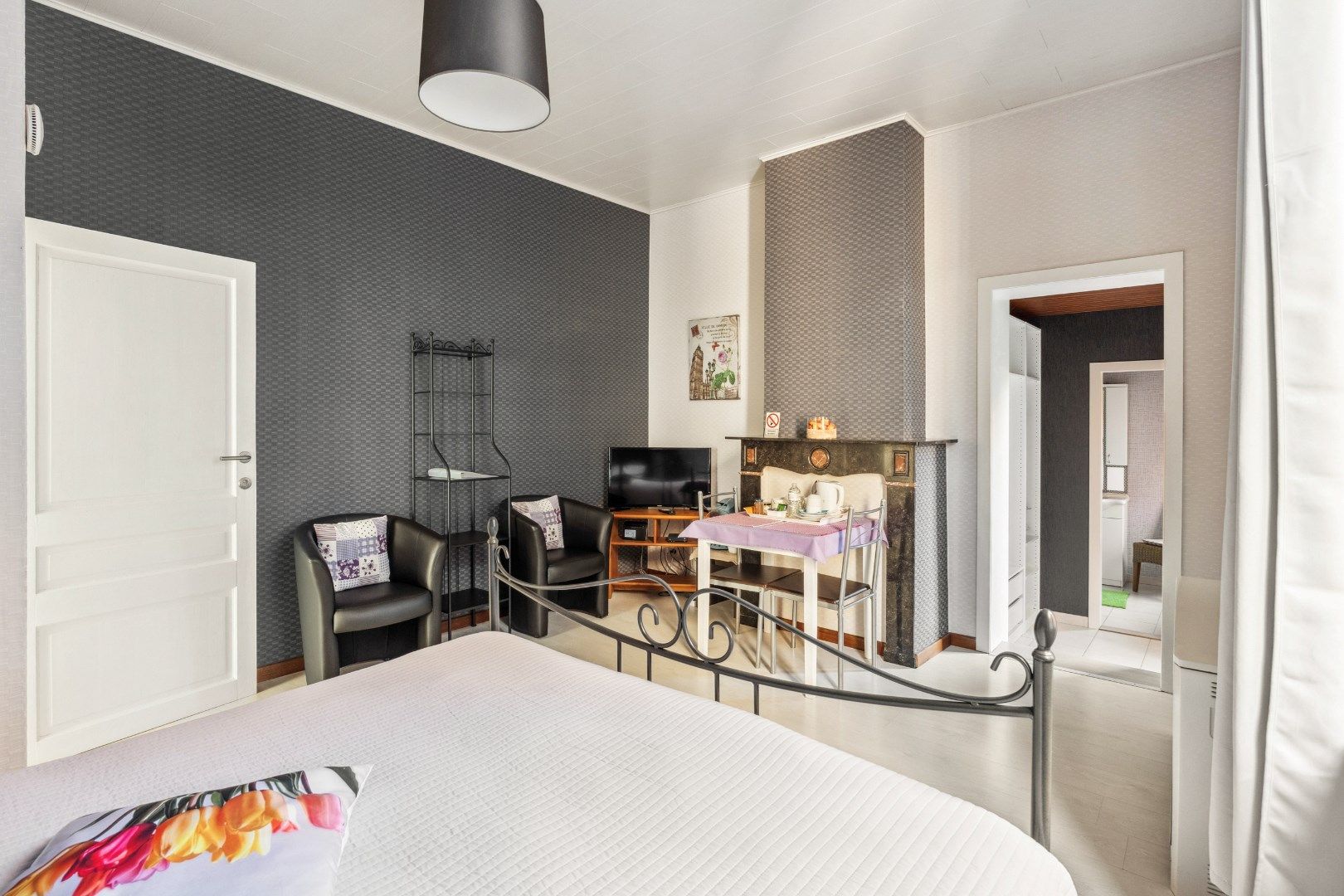 Unieke herenwoning momenteel uitgebaat als B&B en vakantiewoning  foto 14