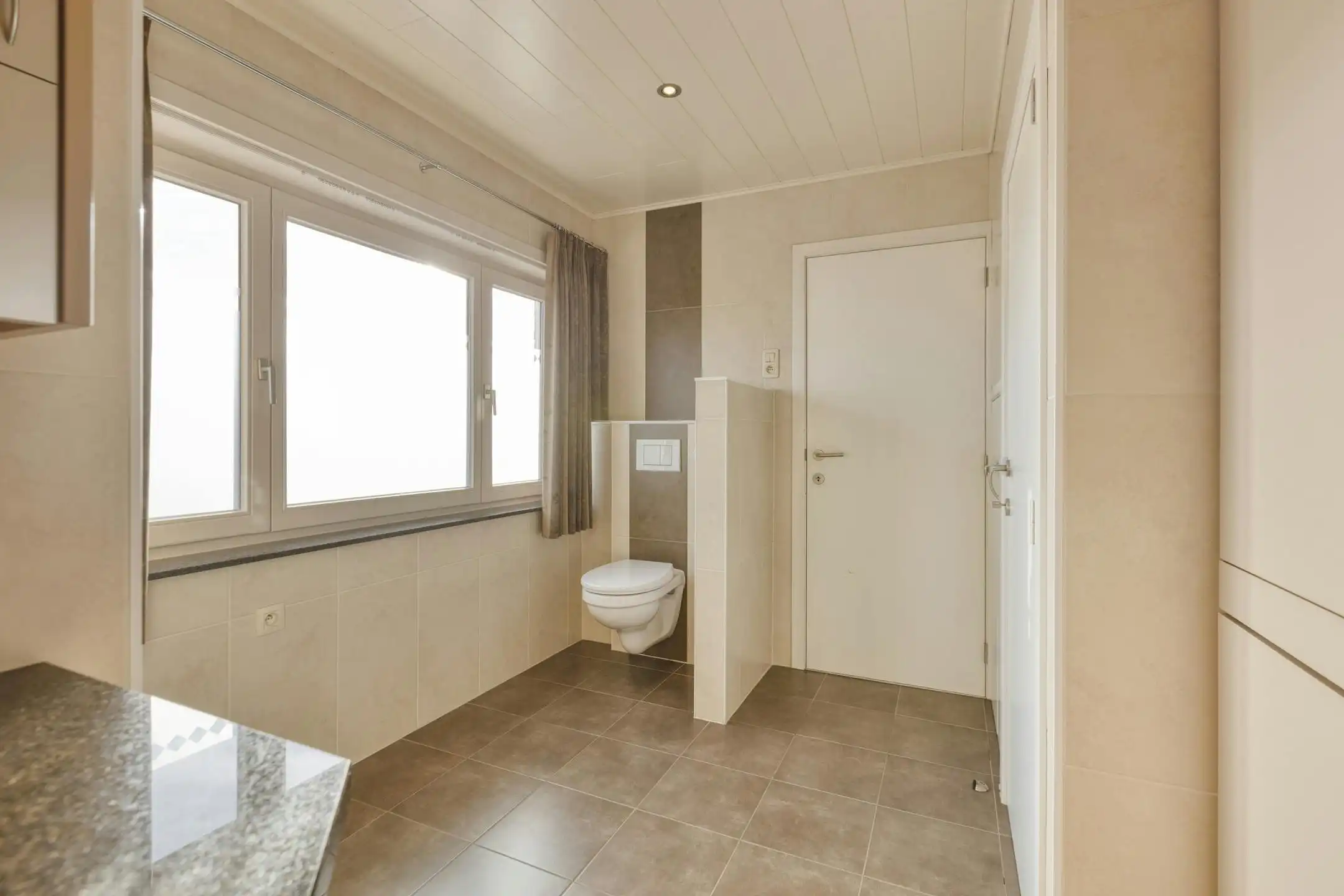 Zeer goed onderhouden handelshuis met handelsruimte en magazijn in centrum Overpelt te koop foto 16