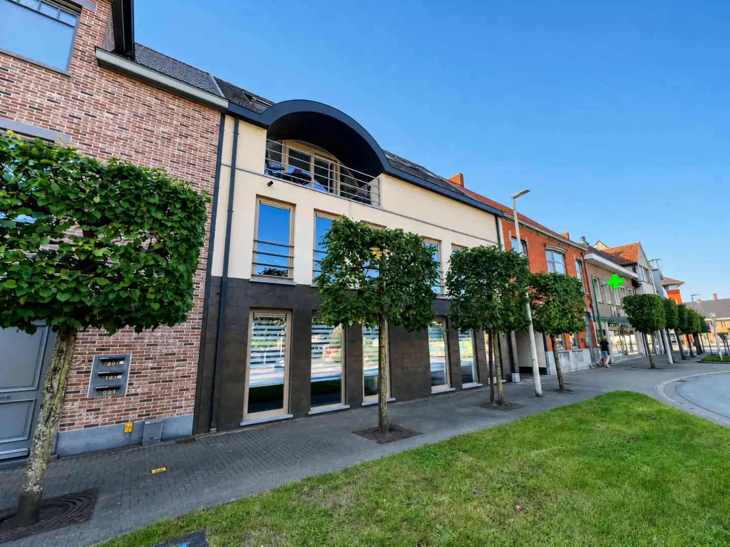 Ruim appartement met zonnig terras in het centrum van Sleidinge foto {{pictureIndex}}