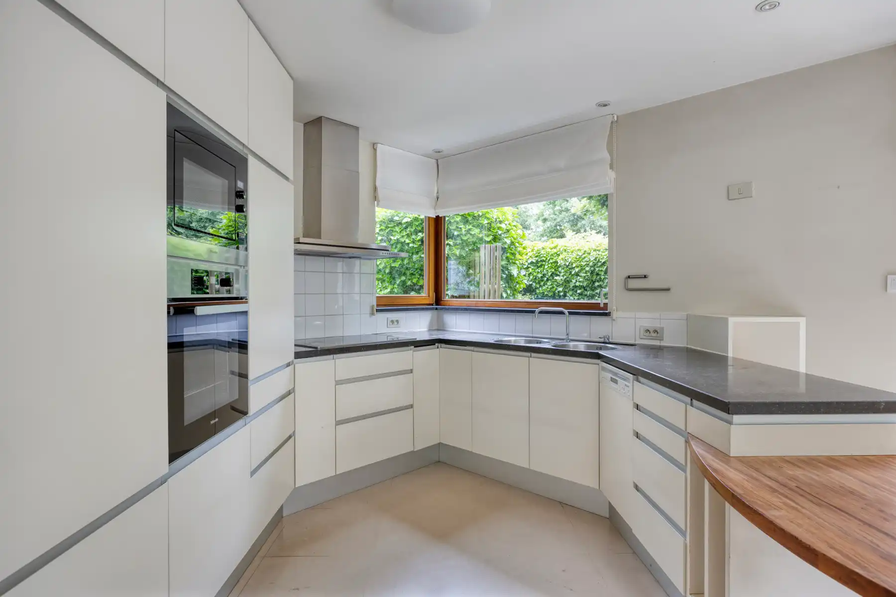 Leemans Immobiliën presenteert u  deze exclusieve villa, gelegen op een uitzonderlijke toplocatie in Asse.  foto 7