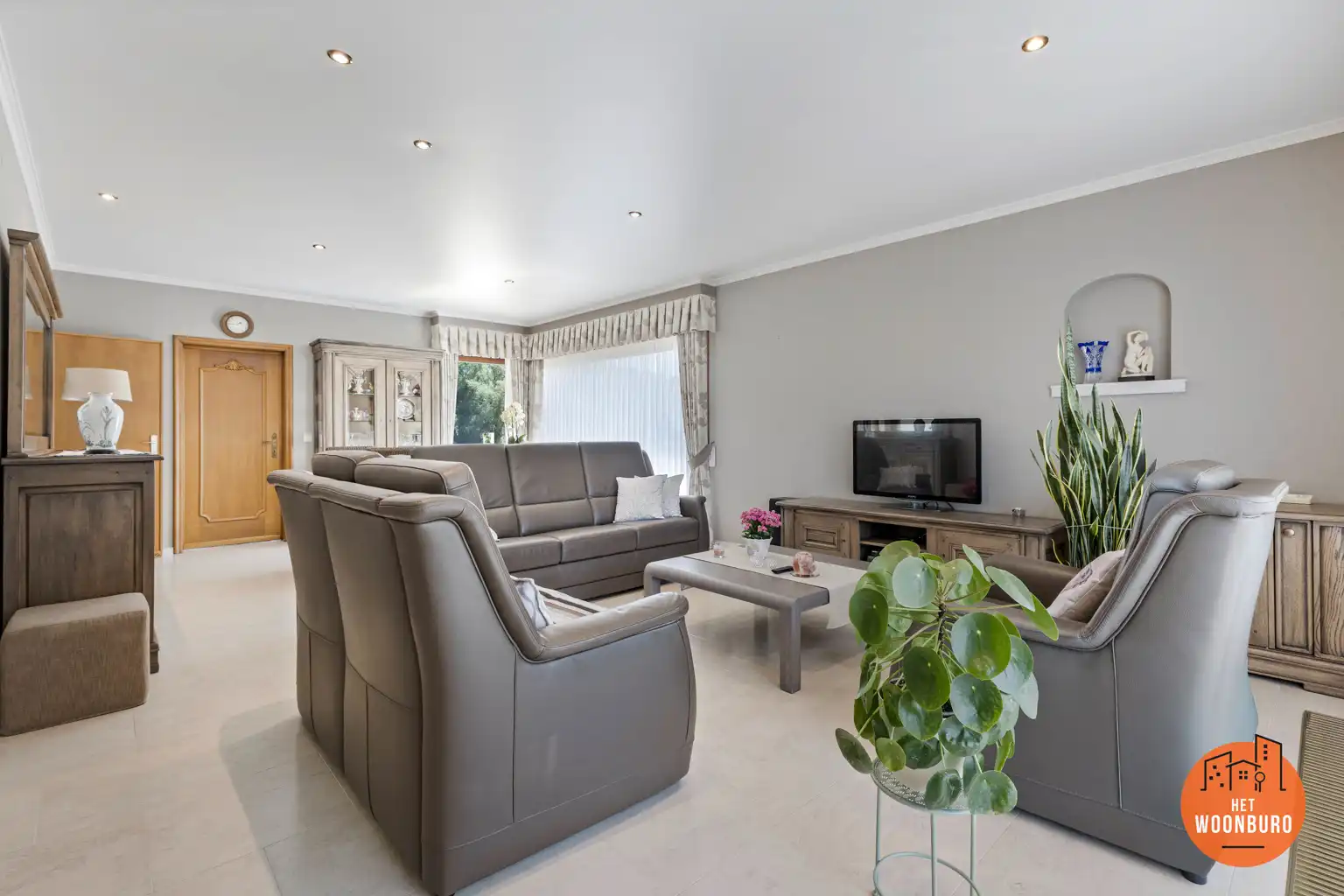 Woning met 2 slpks, zolder, volledig onderkelderd en tuin foto 6