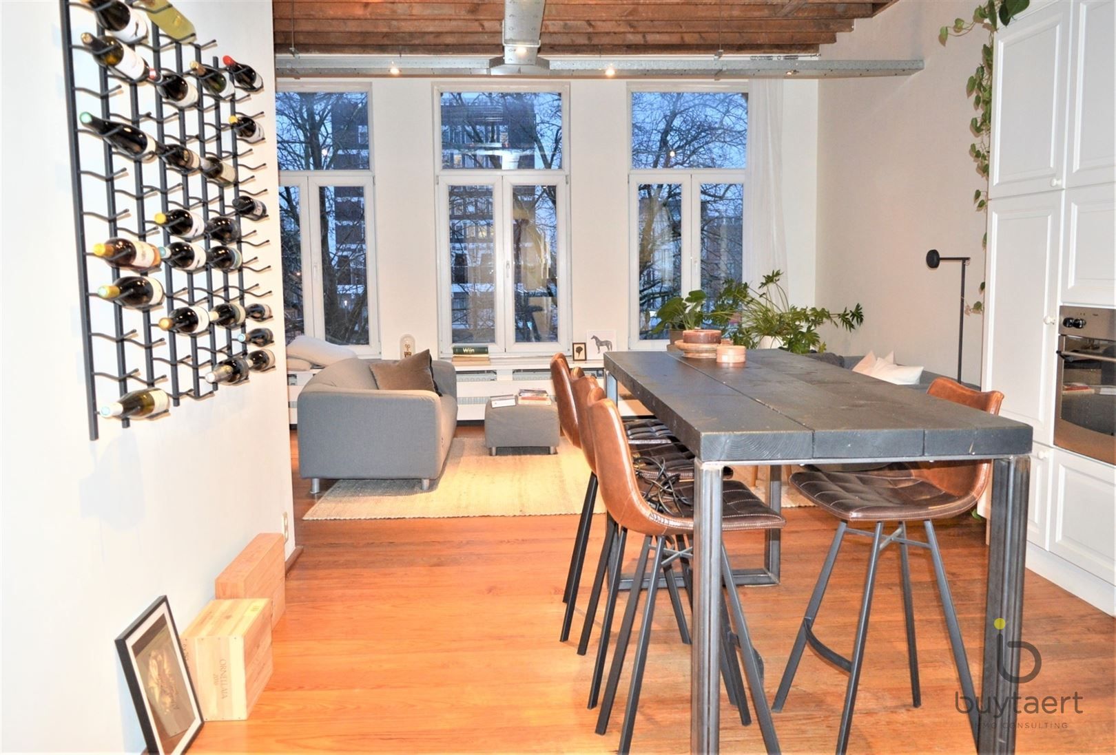 Karaktervol stadsappartement met één slaapkamer en dressing nabij de gezellige terrasjes in hartje Antwerpen! foto 2