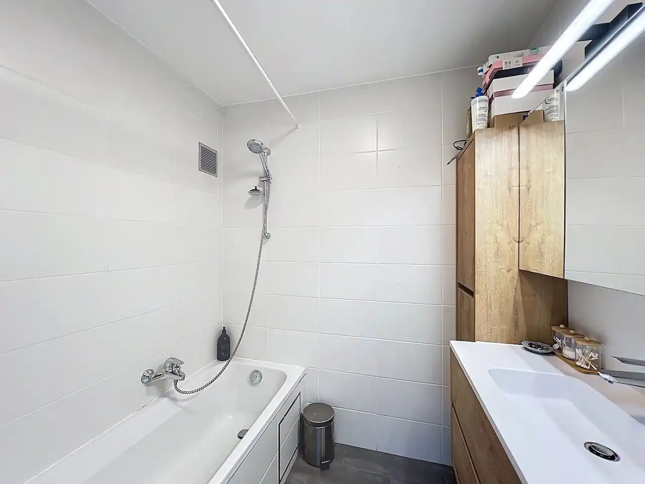 Mooi ingedeeld twee slaapkamerappartement in het hart van Heist. foto 14