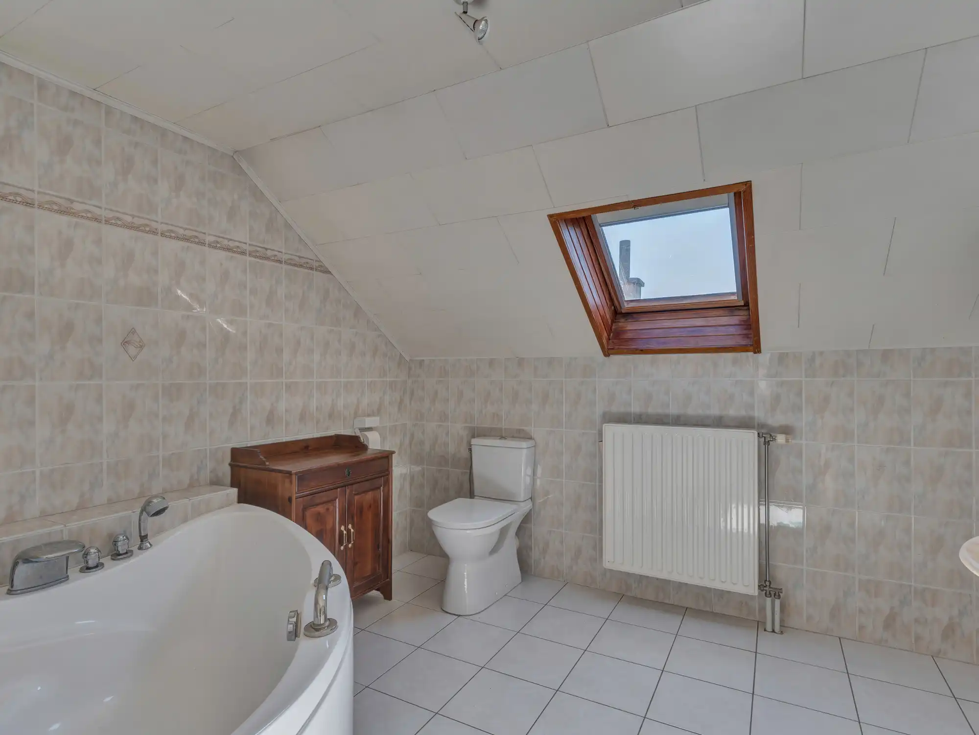 Verzorgde gezinswoning met ruimte en potentieel foto 8