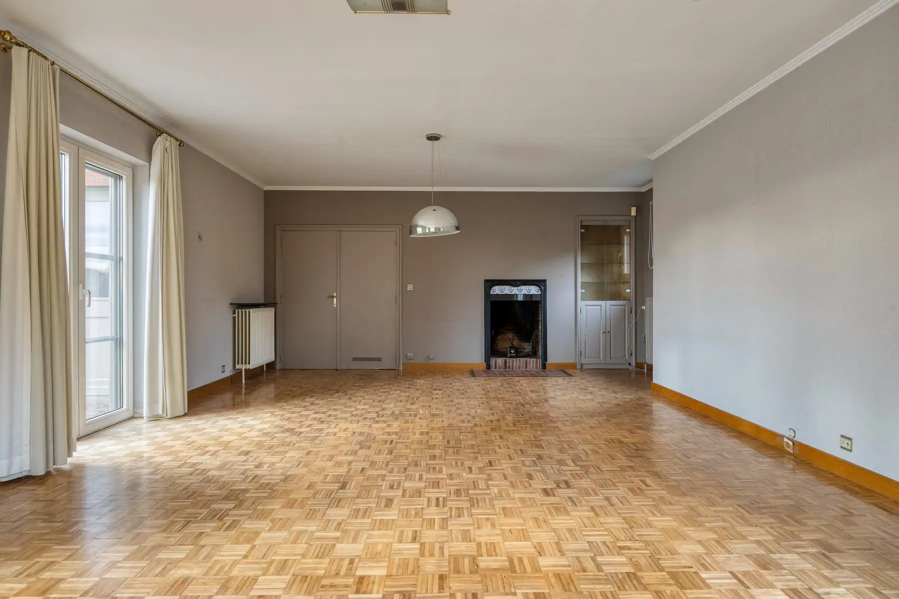 Gezinswoning met 6 slaapkamers op een perceel van 12a foto 6
