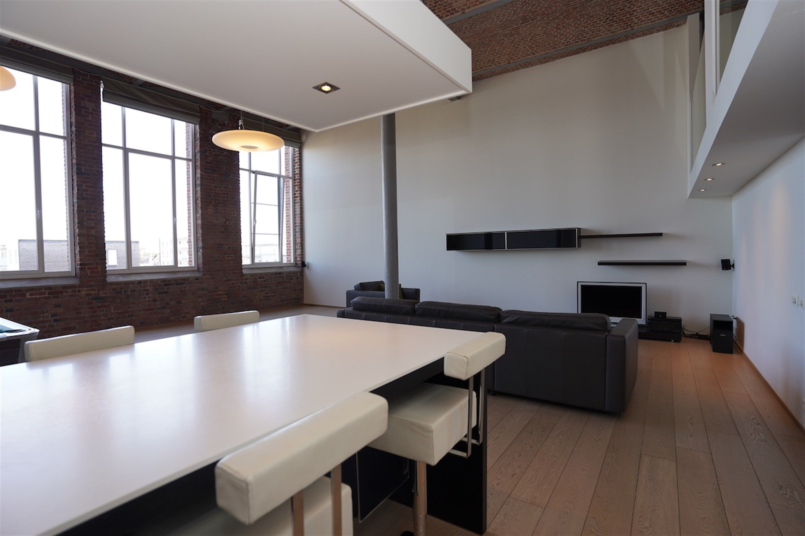 Verrassende, heldere loft met plafondhoogten van 6 m! foto 18