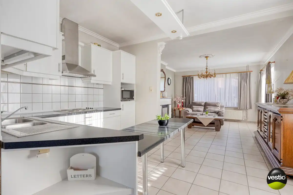 RUSTIG GELEGEN RUIME VRIJSTAANDE WONING MET GROTE TUIN OP 22A49CA TE HOESELT. foto 6