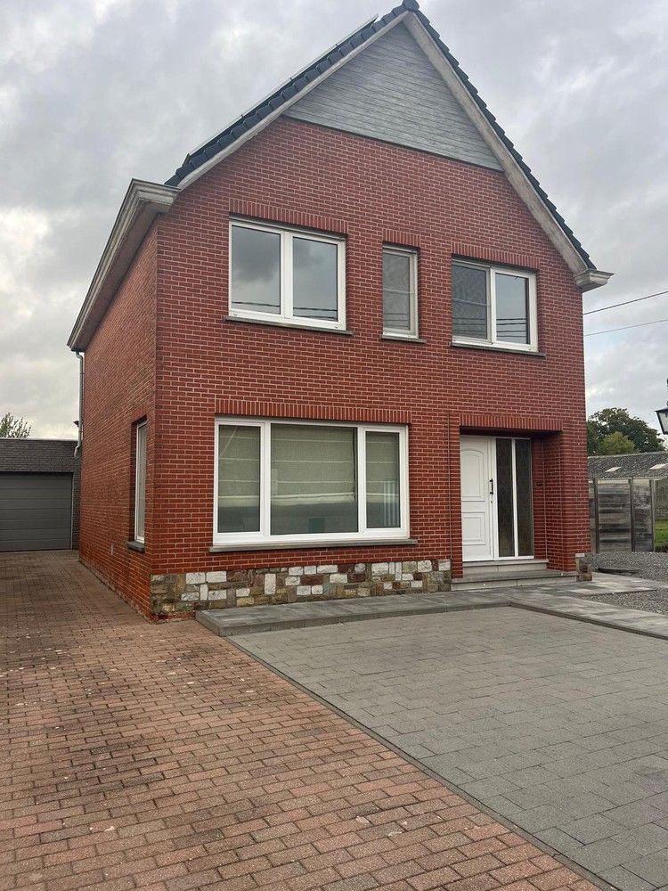 Mooie gezinswoning foto {{pictureIndex}}