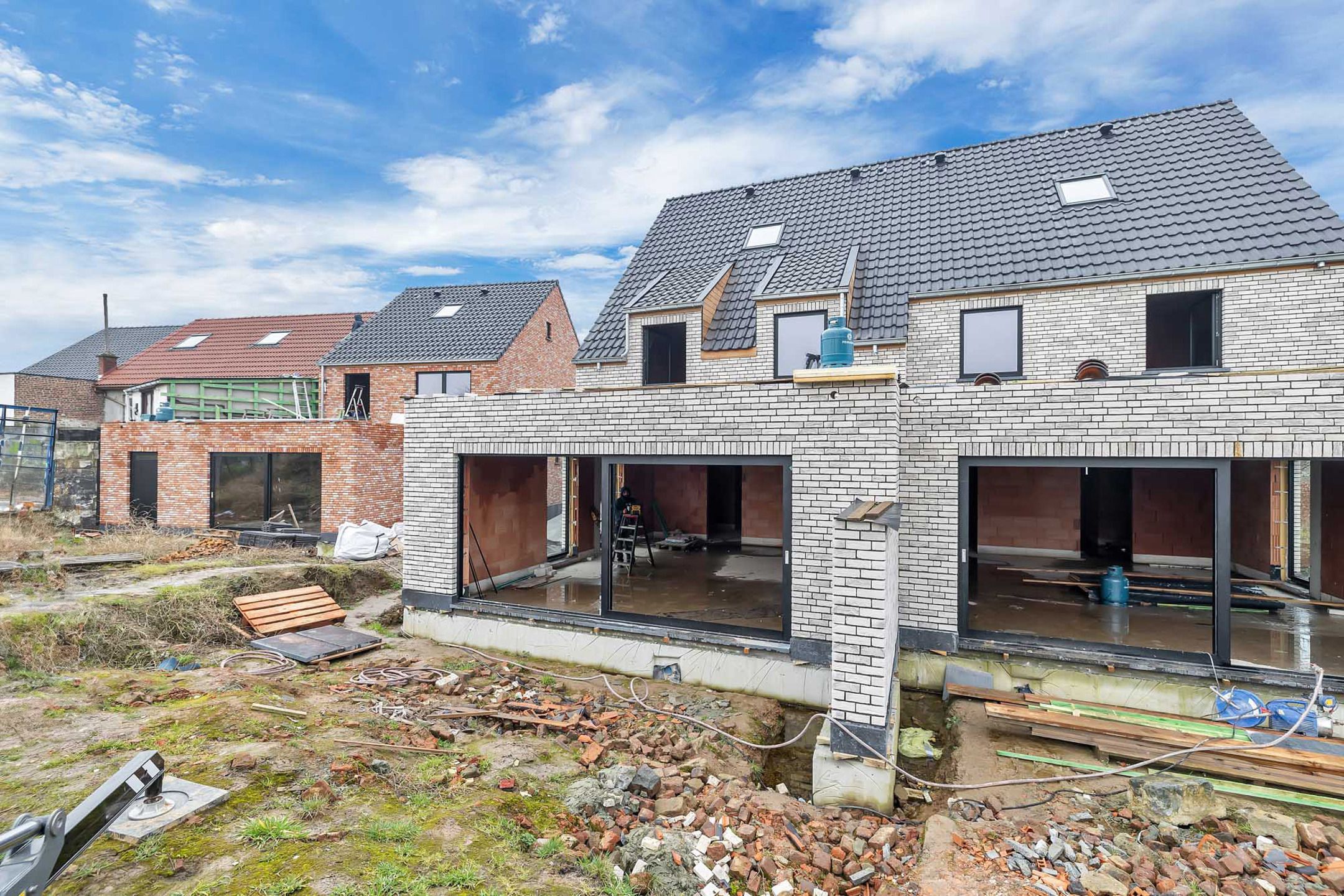 Halfopen nieuwbouwwoning op een prachtig perceel foto 4