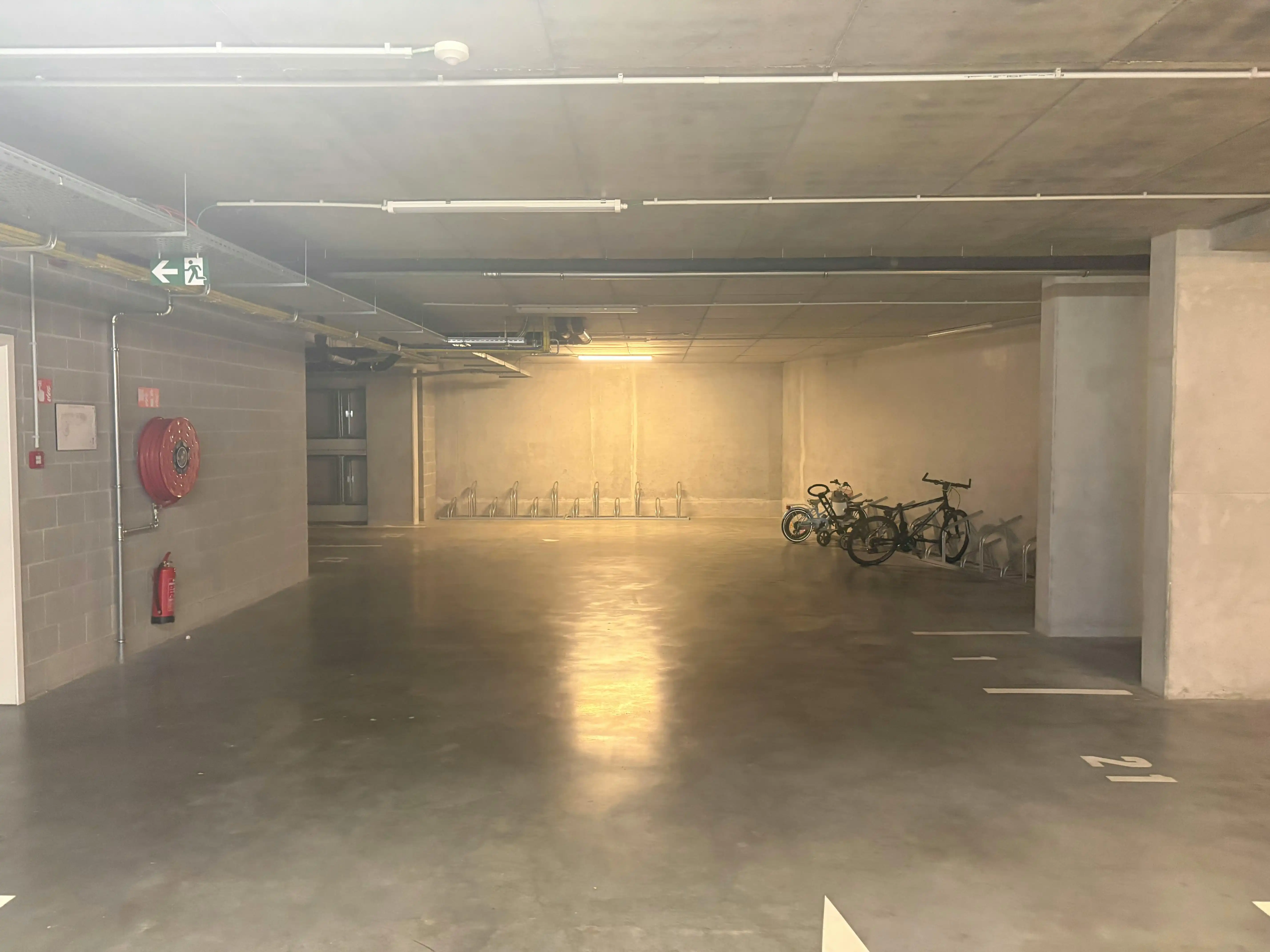Lichtrijk appartement van 2022 met terras te Zellik. foto 13