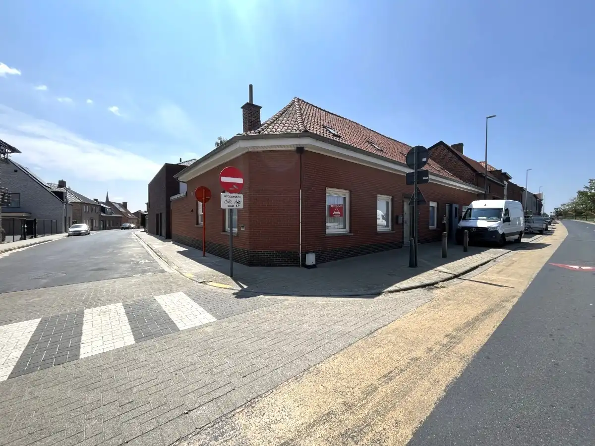 Beselare – Ruime gezinswoning met 4 slaapkamers en garage foto {{pictureIndex}}