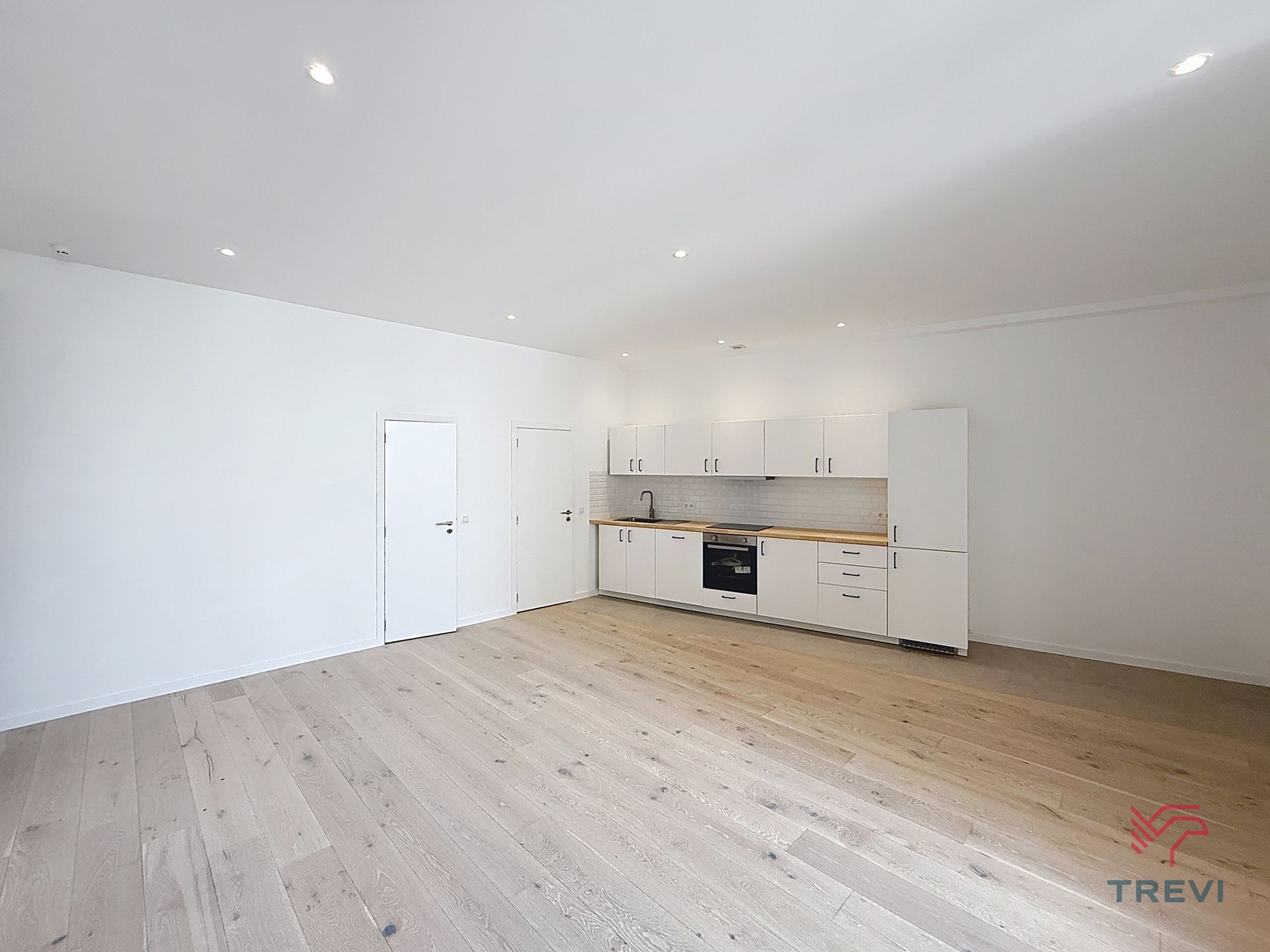Volledig gerenoveerd 3bed appartement in het centrum  foto 2