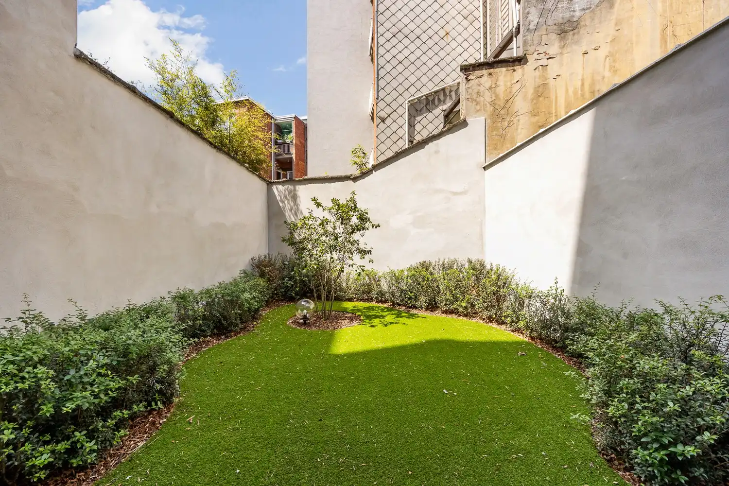 Prestigieuze en totaalgerenoveerde herenwoning (EPC B!) in eclectische stijl met zalige stadstuin op toplocatie aan de Jan Van Rijswijcklaan foto 14