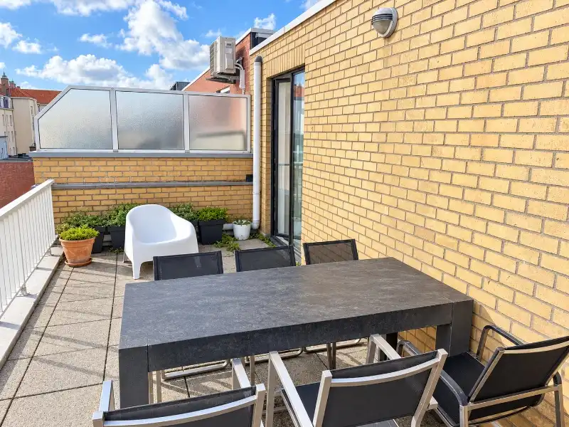 Dakappartement met twee ruime terrassen op slechts 50 meter van zee foto 10