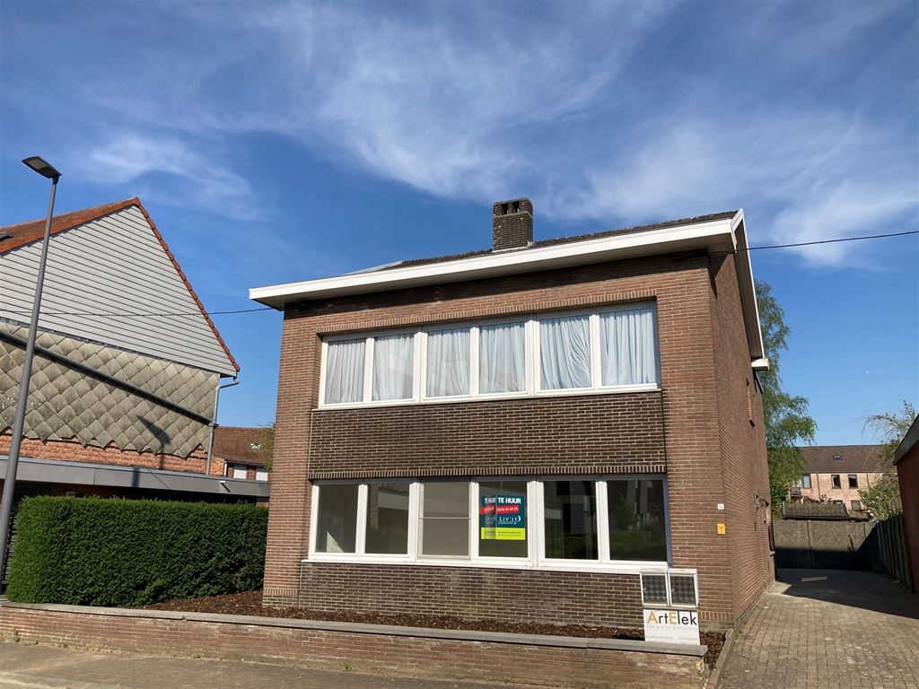 Prachtig gerenoveerd gelijkvloers appartement met 2 kamers foto {{pictureIndex}}